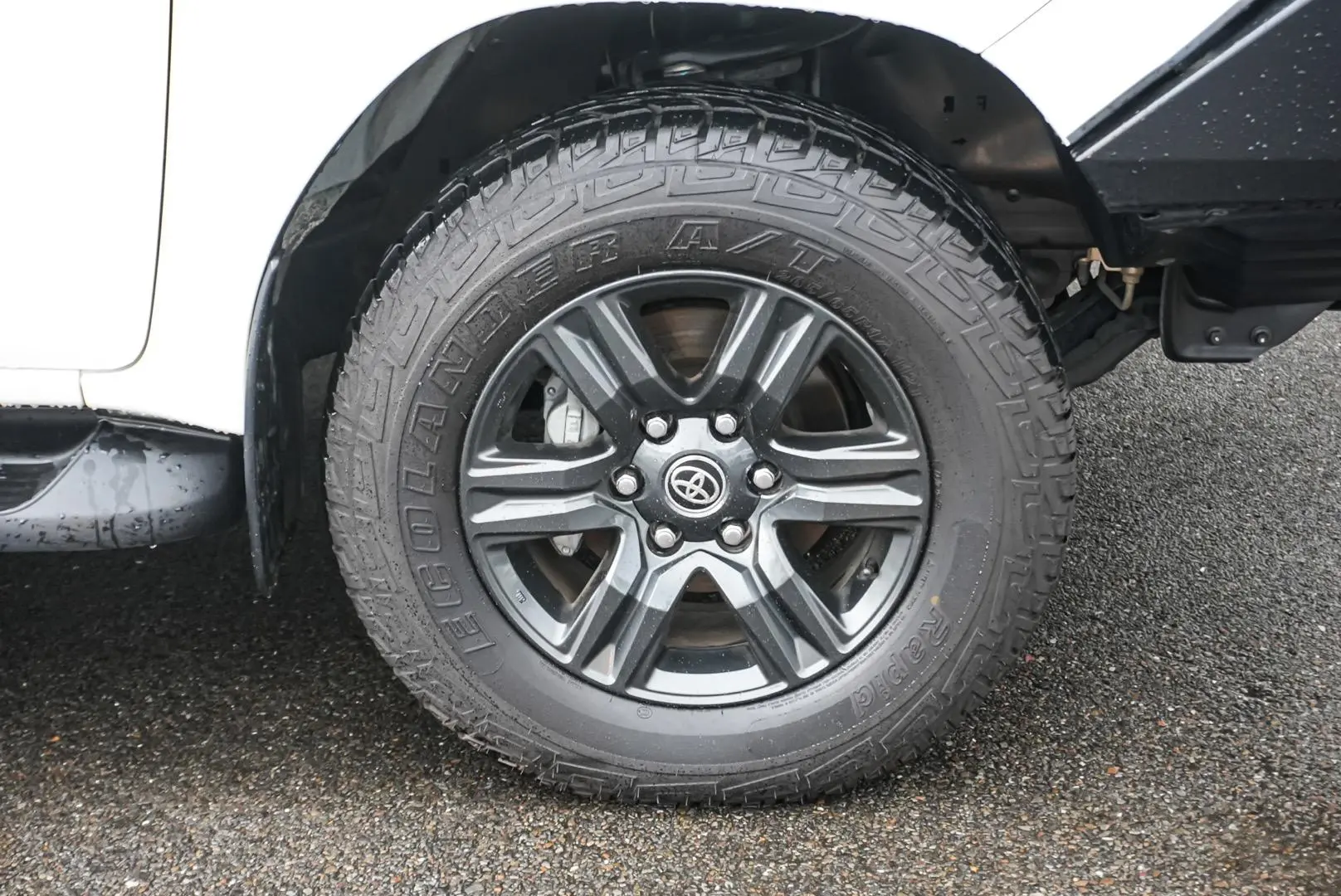 2022 Toyota Hilux Gallery Image 12