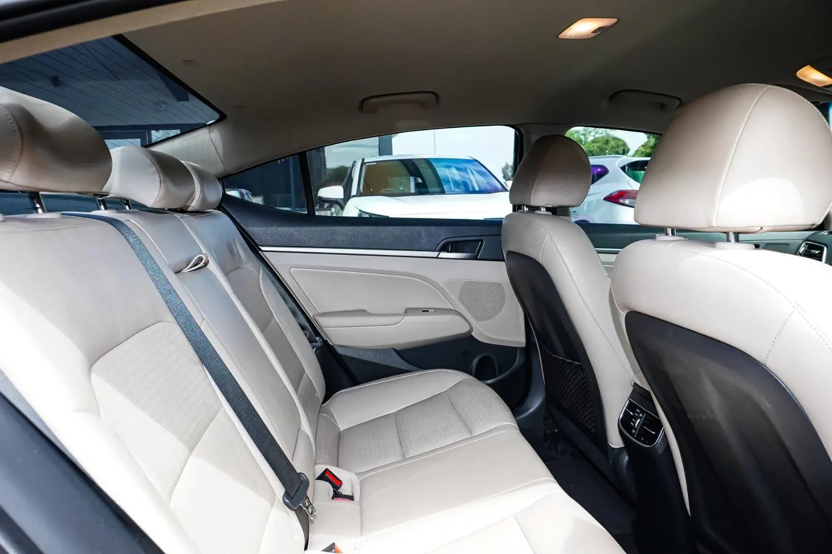 2018 Hyundai Elantra Gallery Image 8