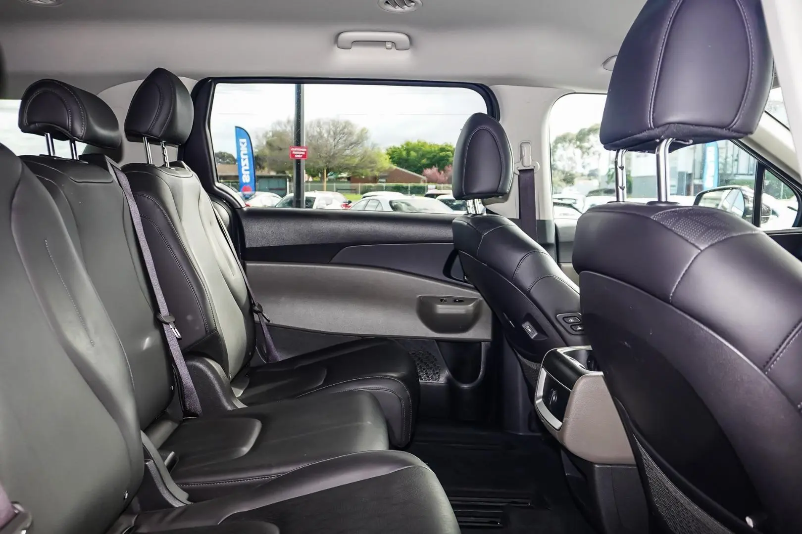 2024 Kia Carnival Gallery Image 8