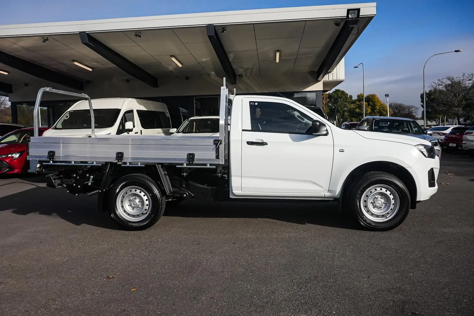 2024 Isuzu D-MAX Gallery Image 3