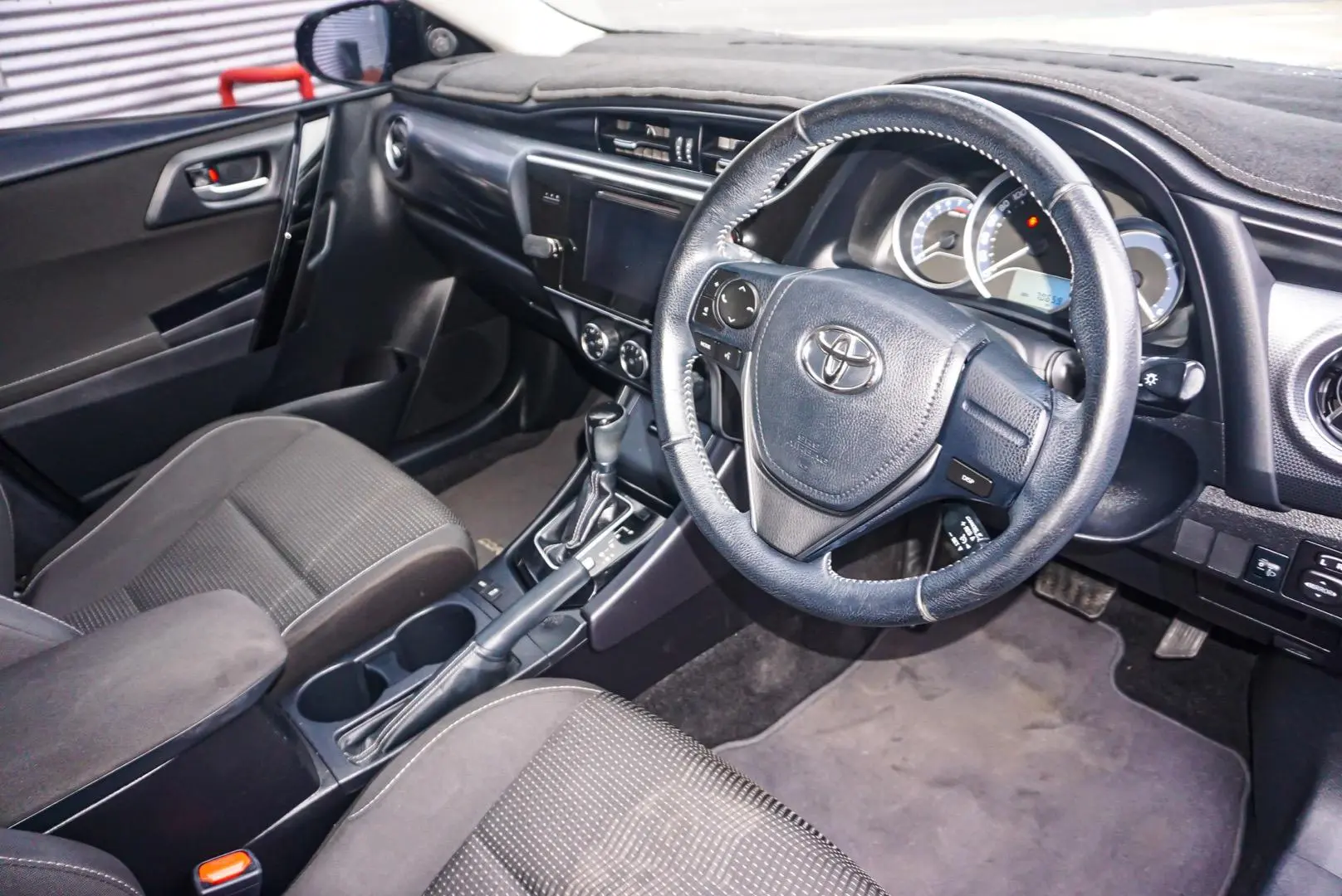 2018 Toyota Corolla Gallery Image 6