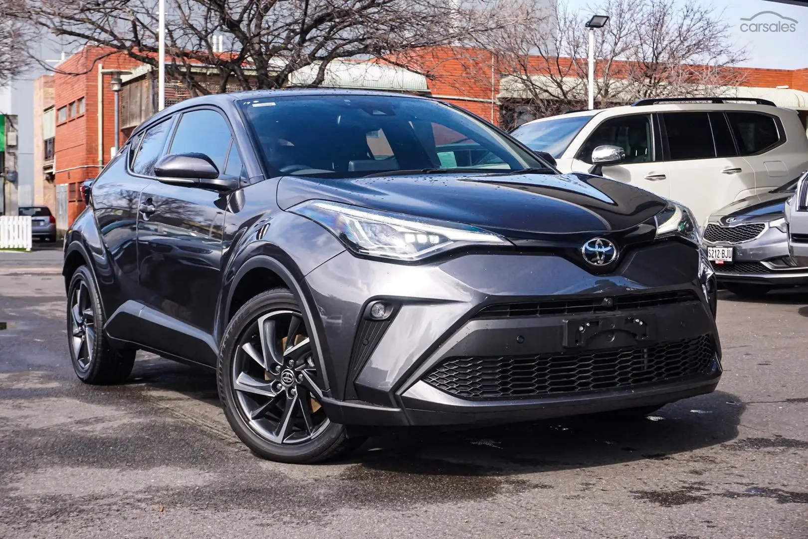 2022 Toyota C-HR Image 1