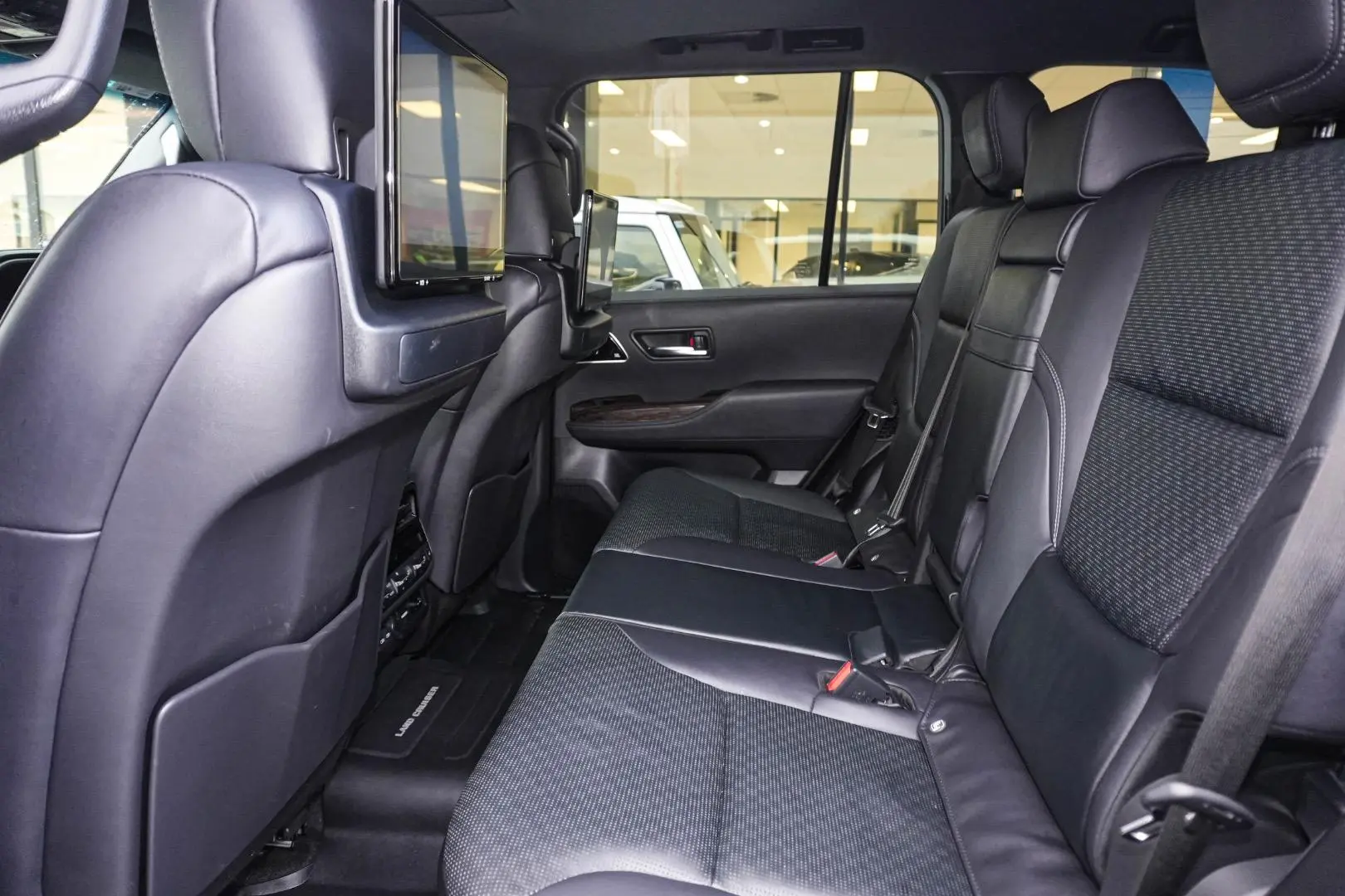 2023 Toyota Landcruiser Gallery Image 8