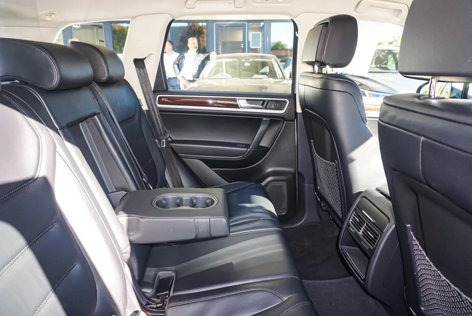2017 Volkswagen Touareg Gallery Image 7