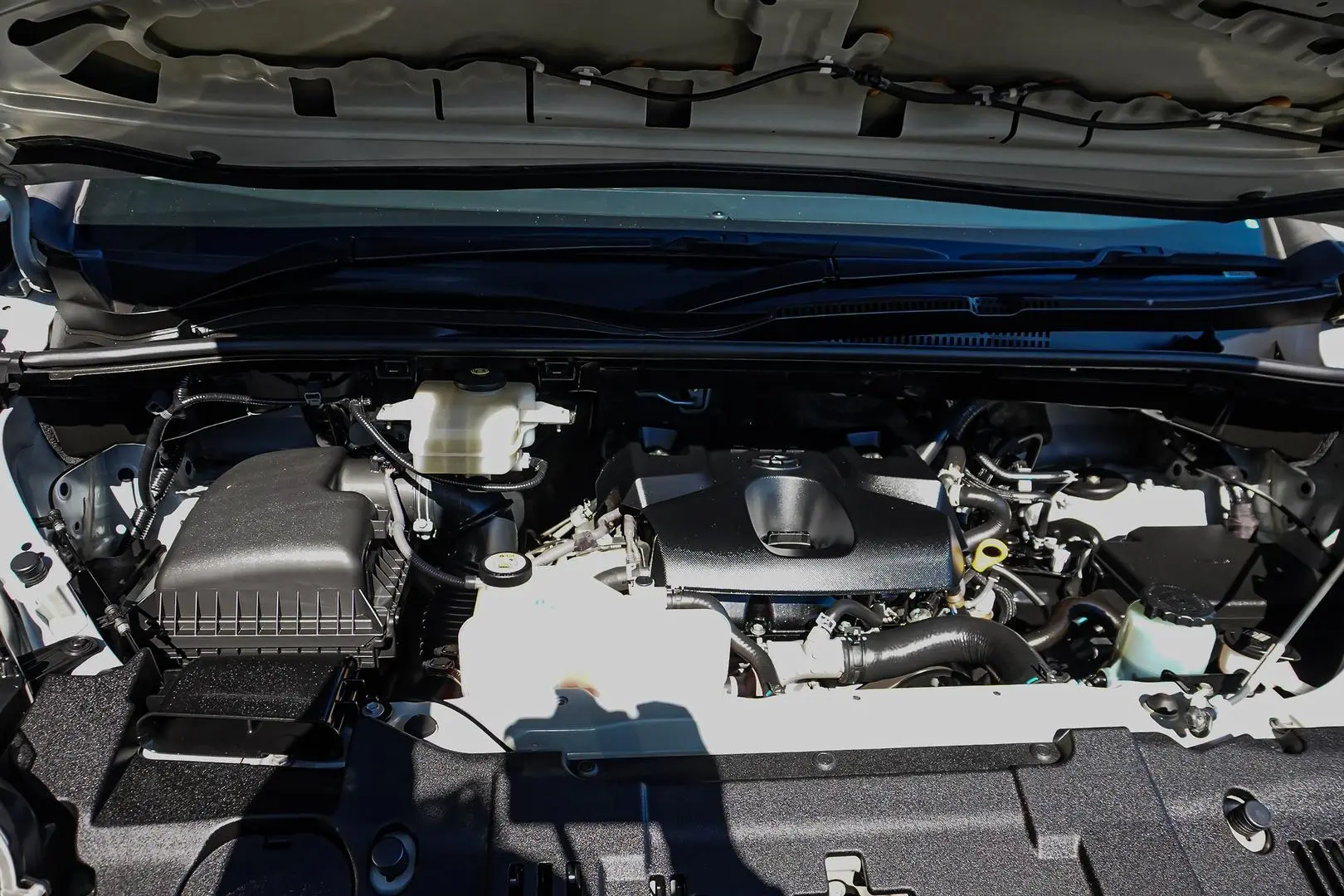 2020 Toyota Hiace Gallery Image 23