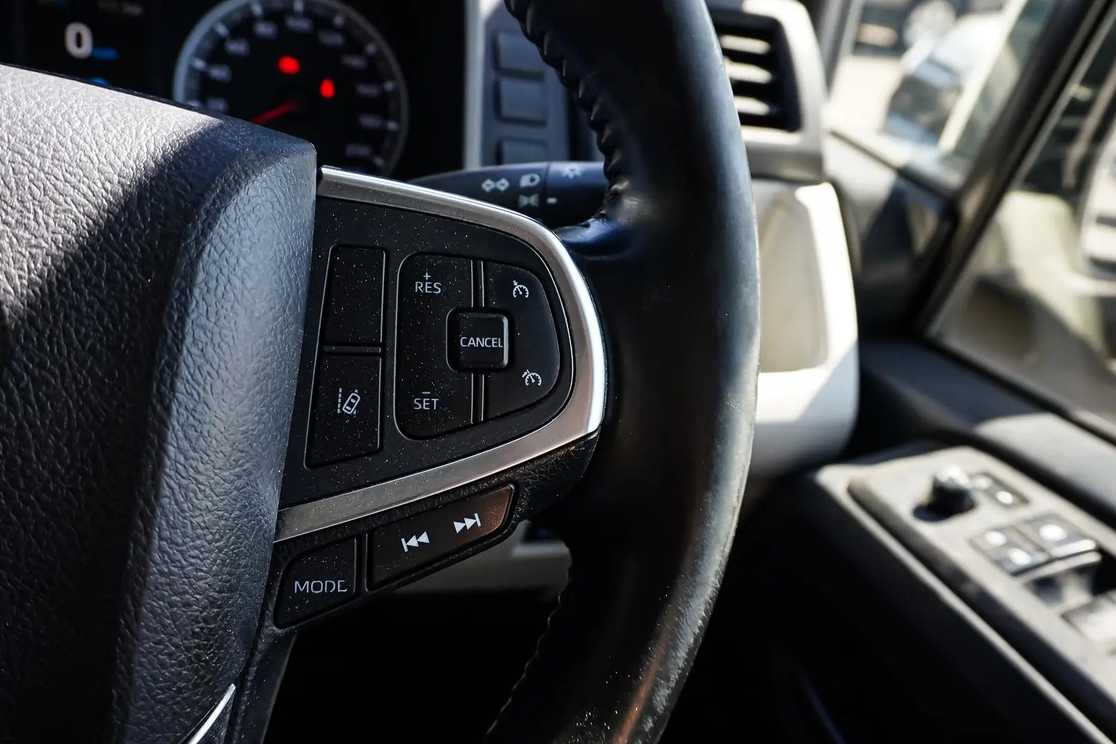 2020 Toyota Hiace Gallery Image 16