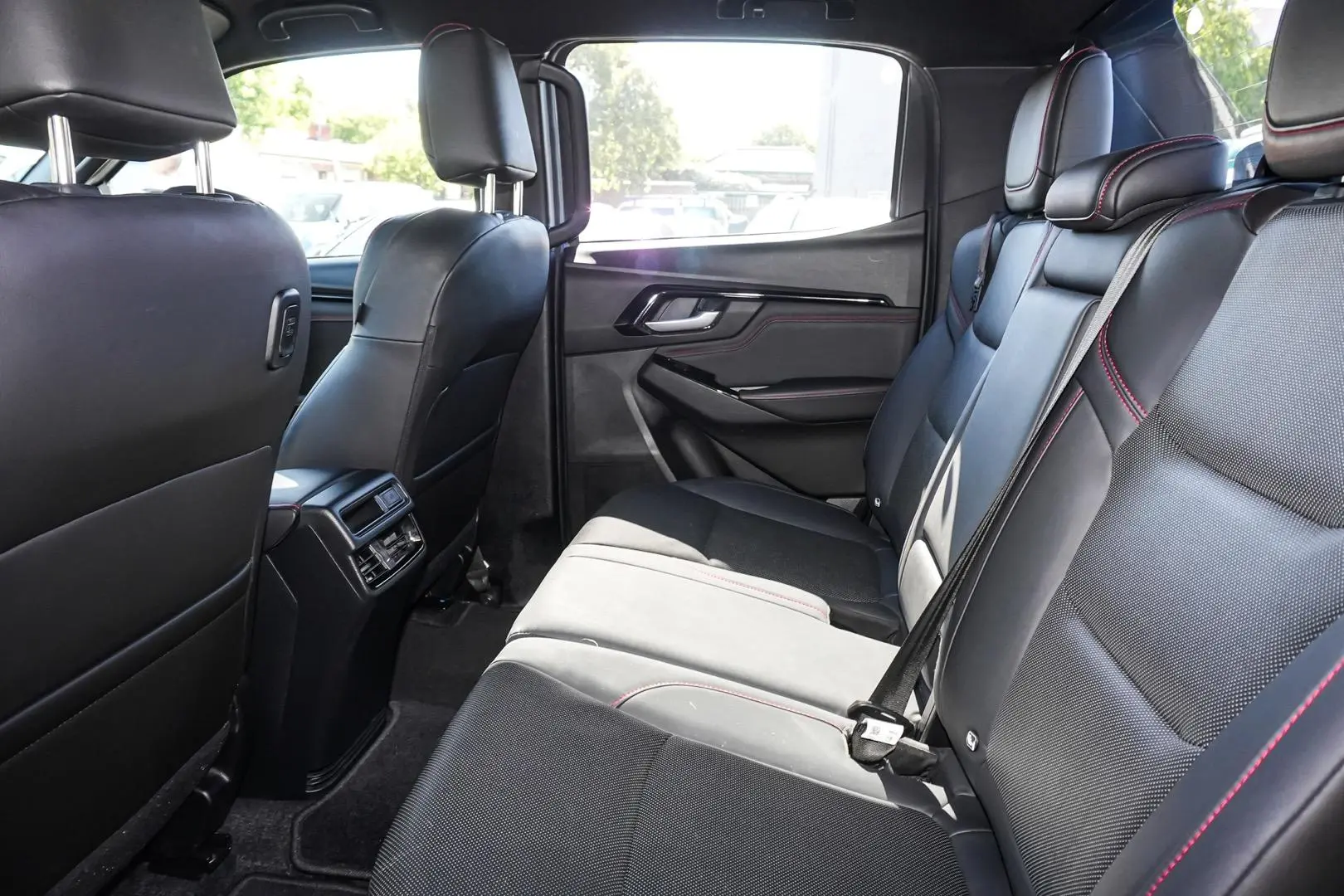 2021 Isuzu D-MAX Gallery Image 8