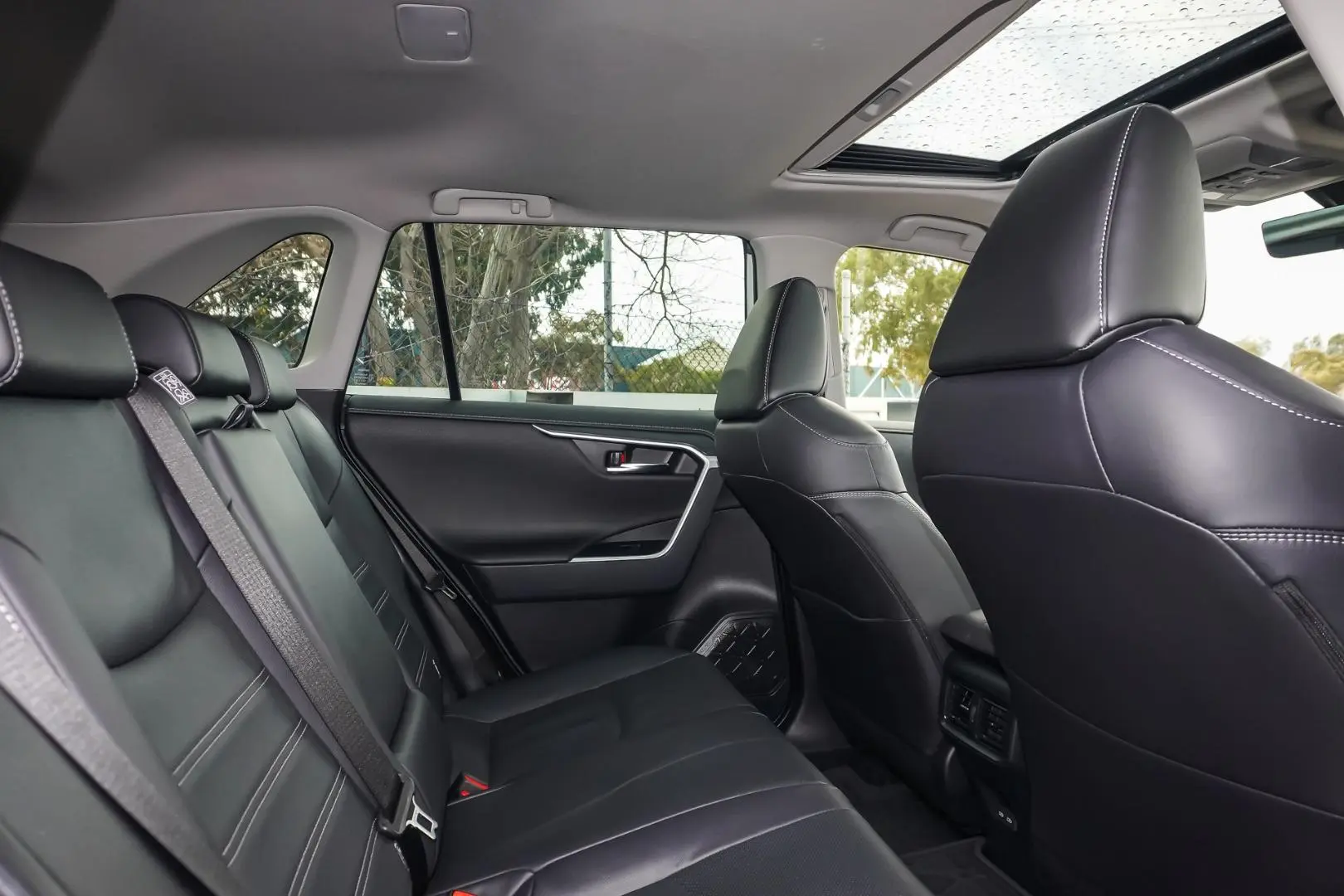 2025 Toyota RAV4 Gallery Image 8