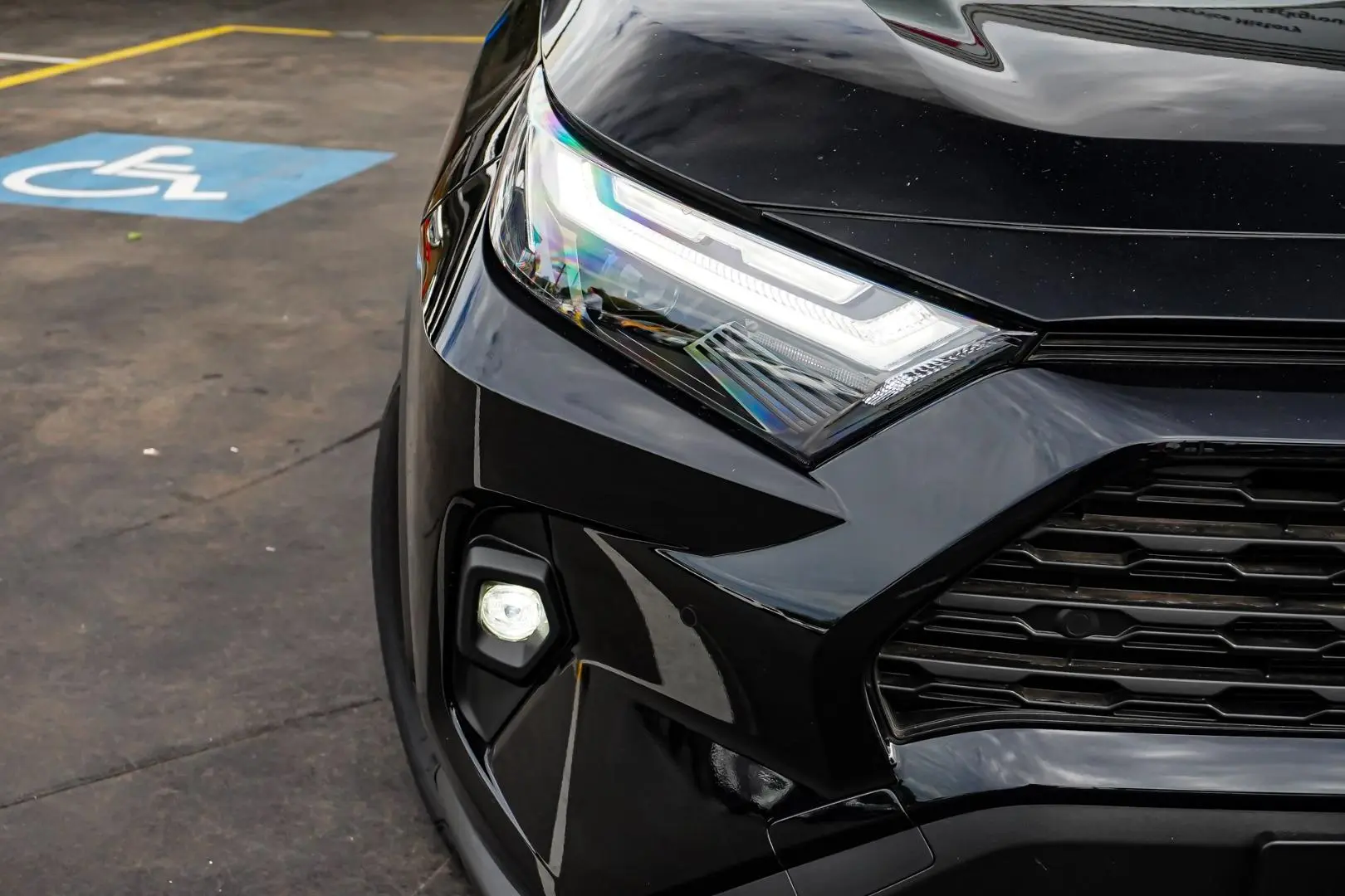 2025 Toyota RAV4 Gallery Image 13