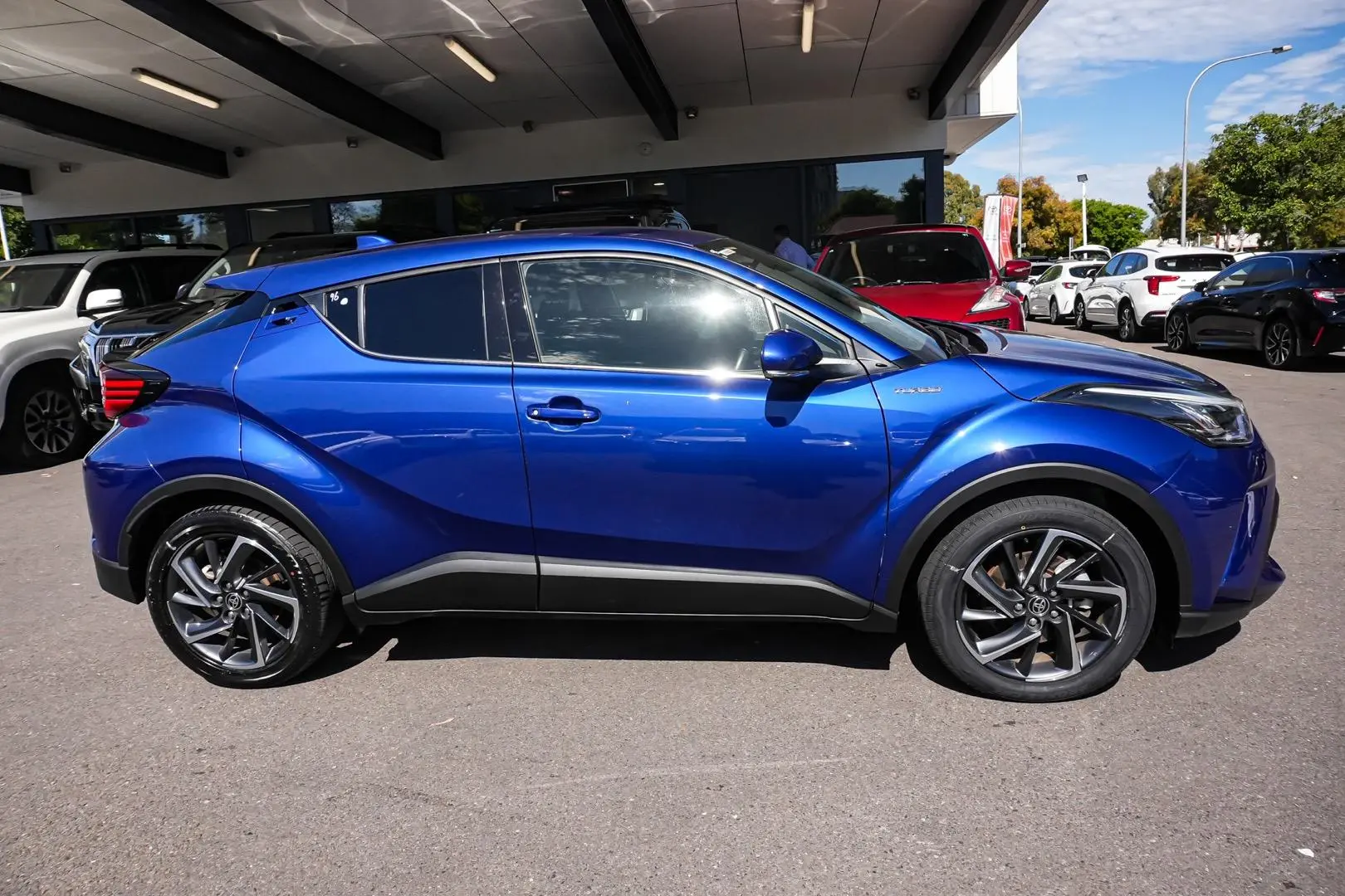 2023 Toyota C-HR Gallery Image 4