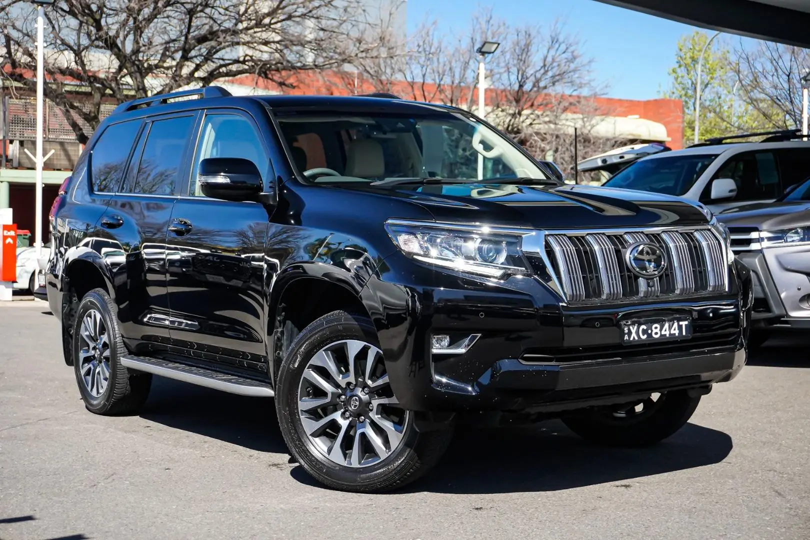 2023 Toyota Landcruiser Prado Gallery Image 2
