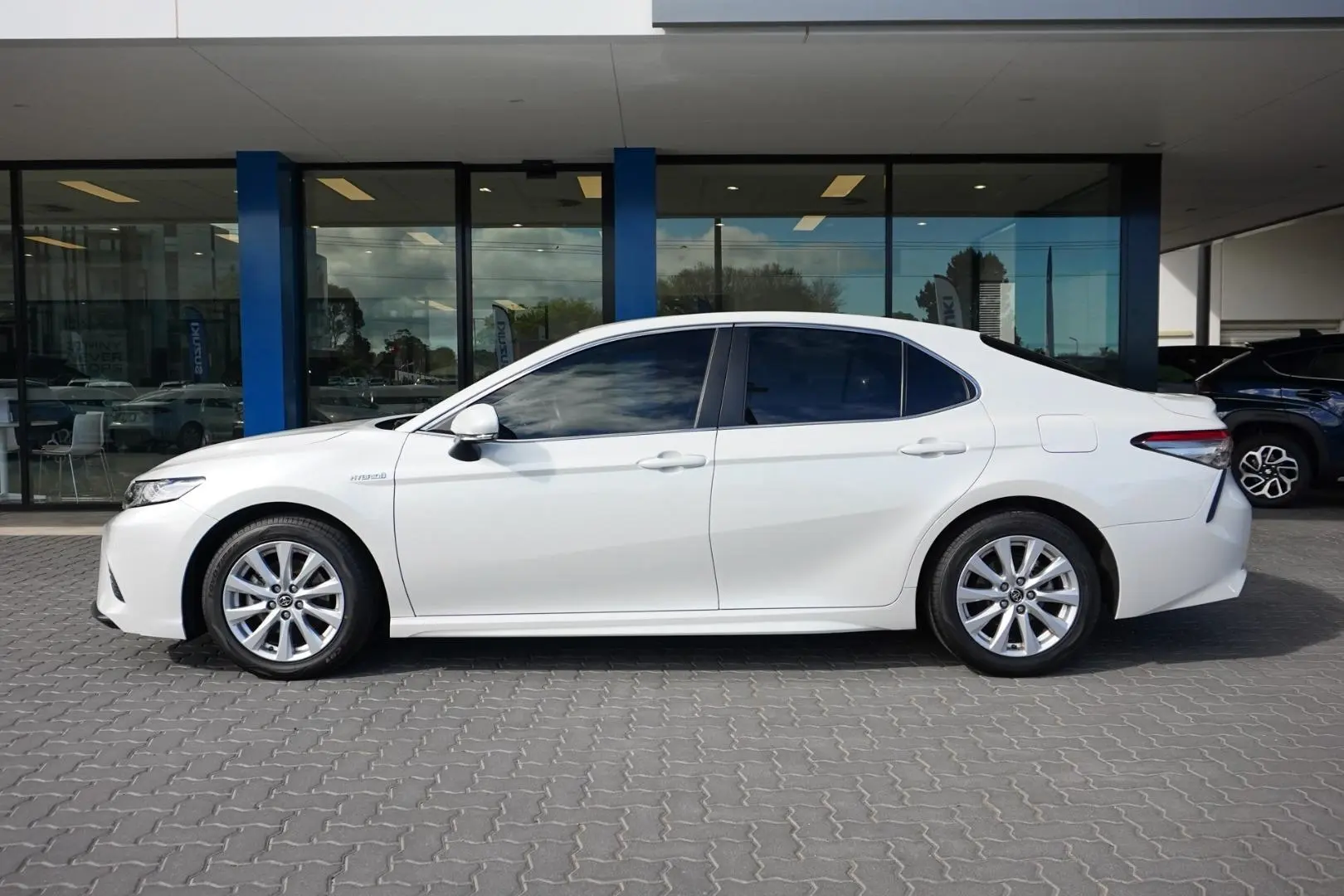 2019 Toyota Camry Gallery Image 4