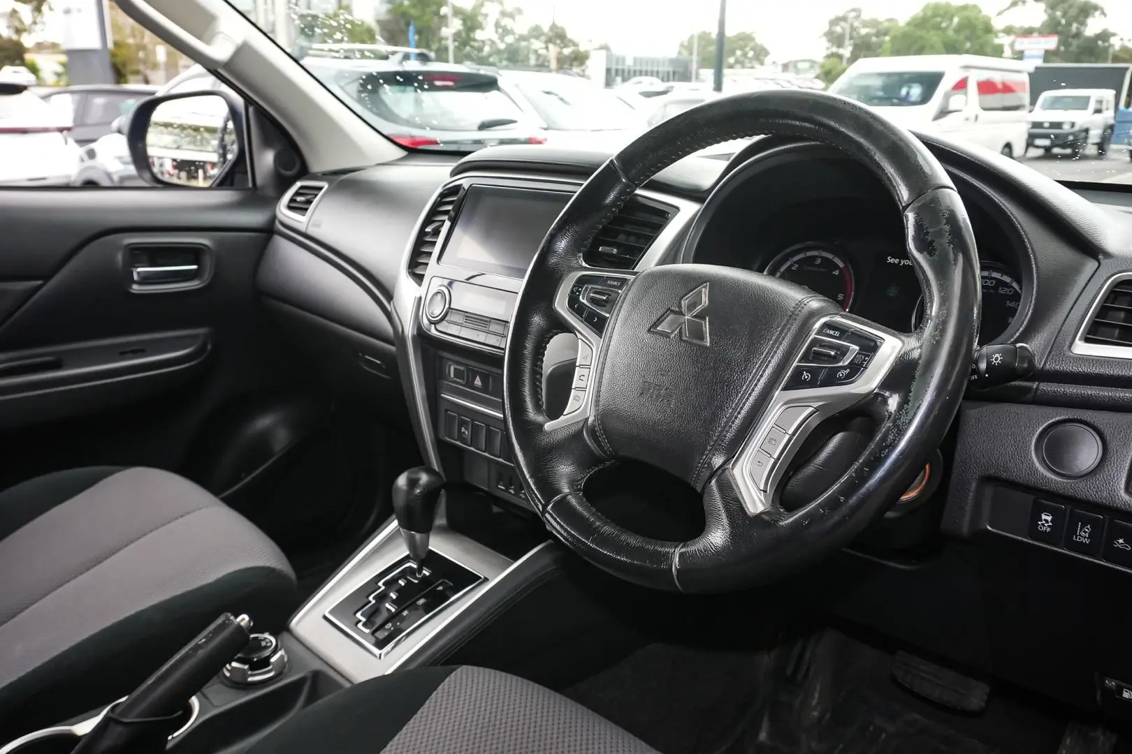2021 Mitsubishi Triton Gallery Image 7