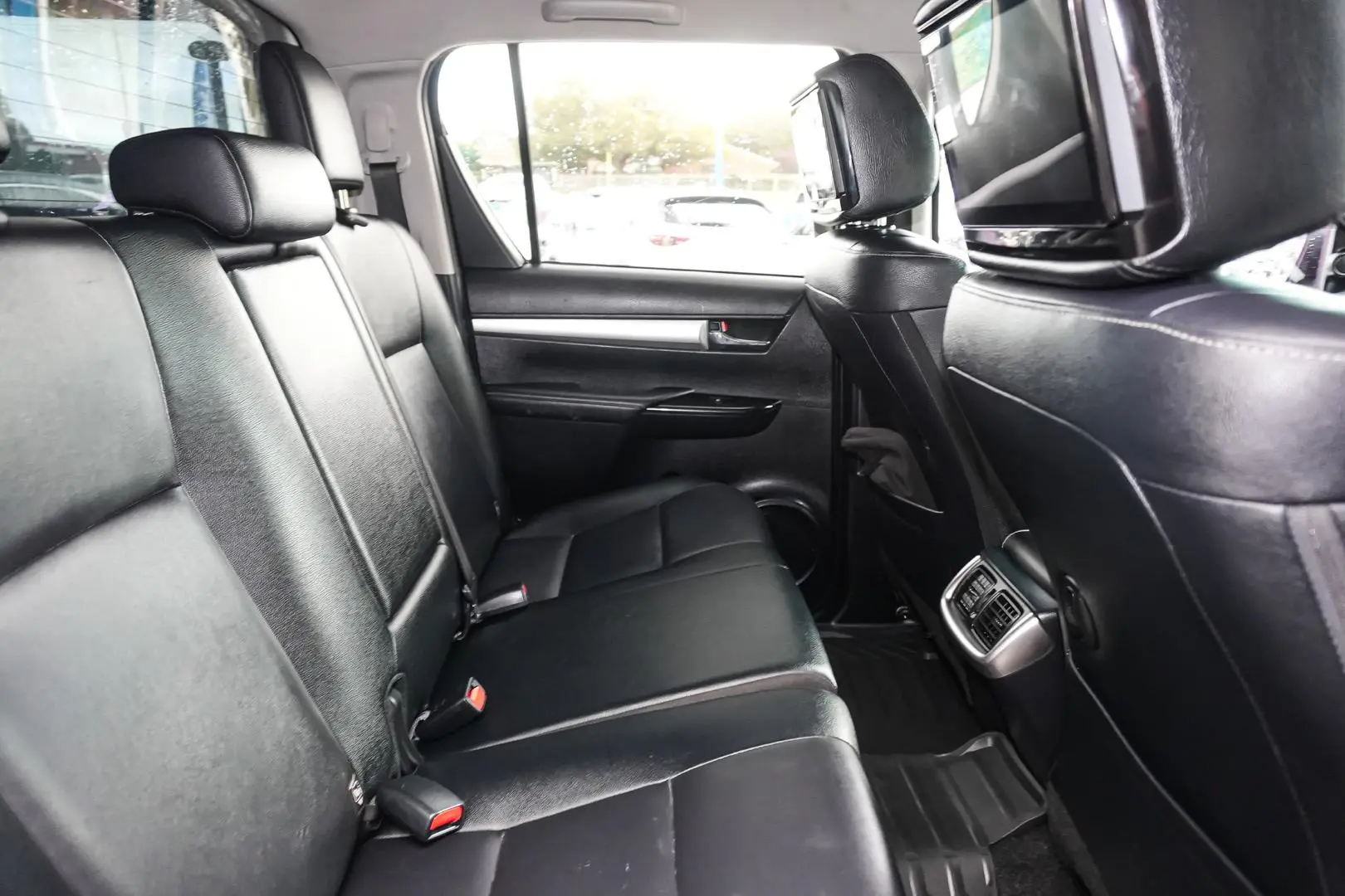 2018 Toyota Hilux Gallery Image 9