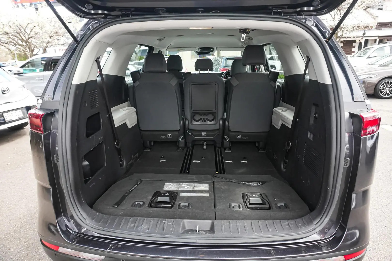 2022 Kia Carnival Gallery Image 11