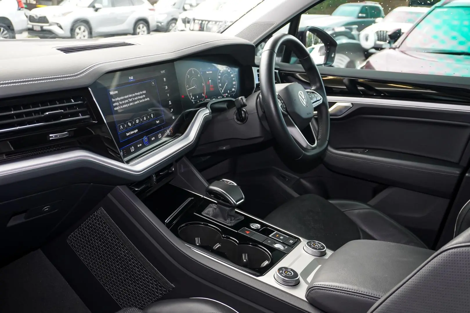 2022 Volkswagen Touareg Gallery Image 10
