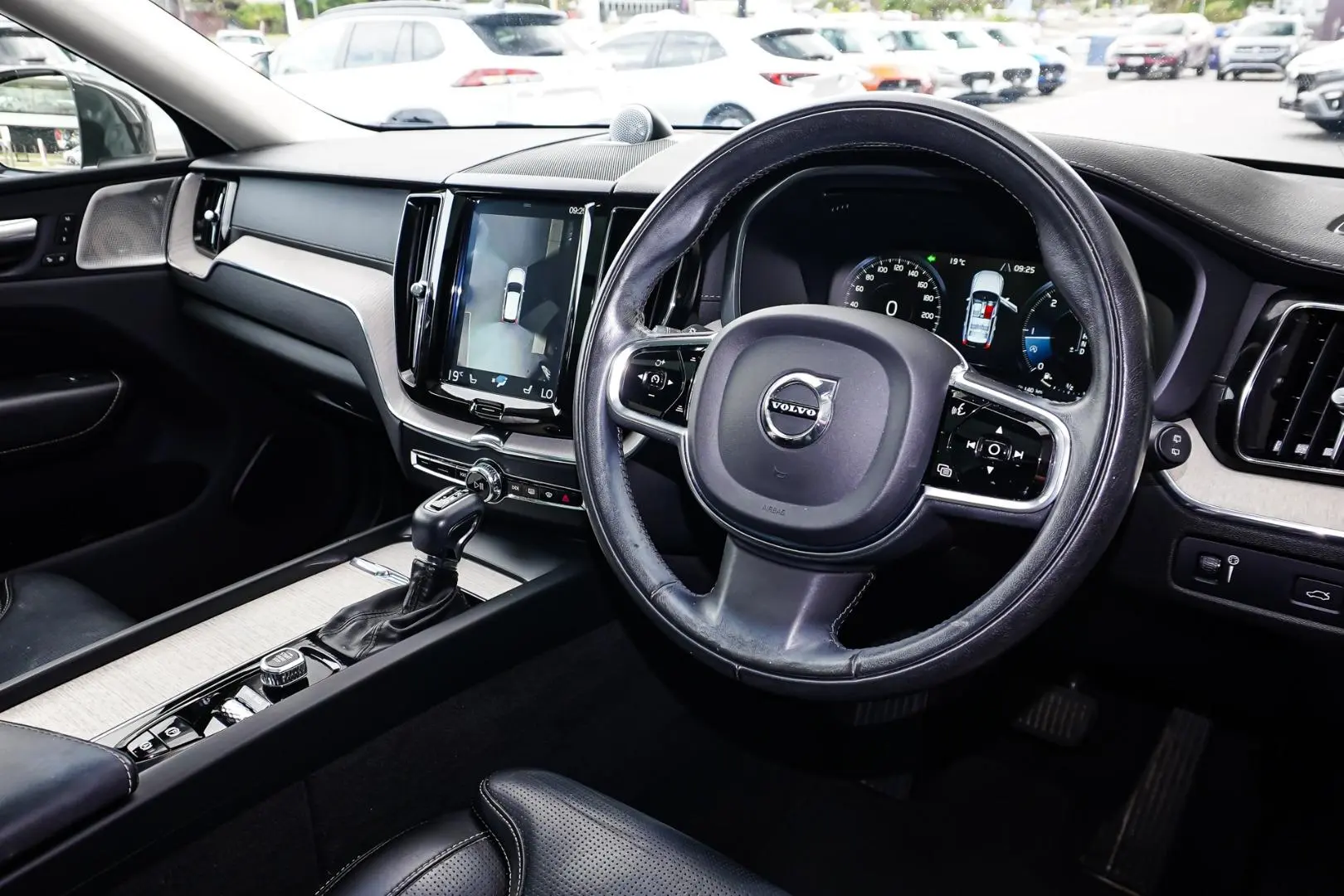 2020 Volvo XC60 Gallery Image 7