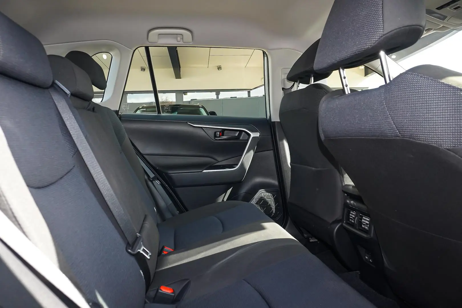 2025 Toyota RAV4 Gallery Image 7