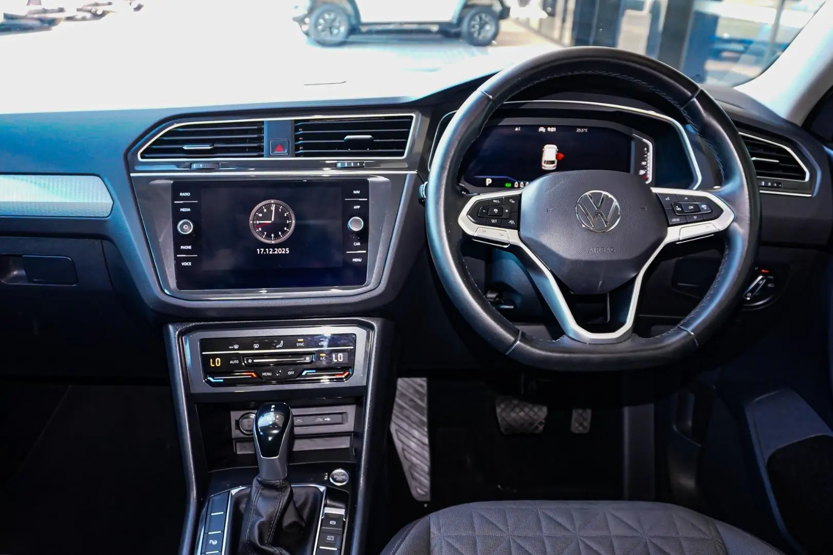 2023 Volkswagen Tiguan Gallery Image 9