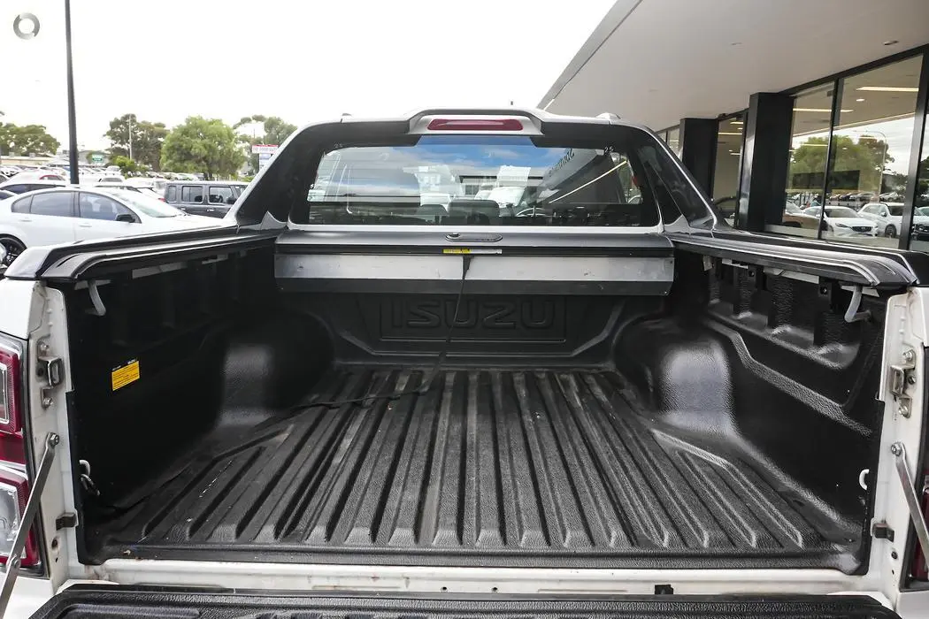 2020 Isuzu D-MAX Gallery Image 13