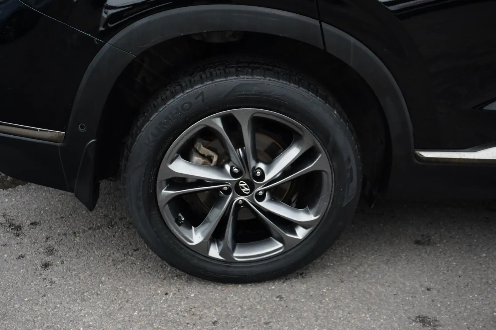 2018 Hyundai Santa Fe Gallery Image 16