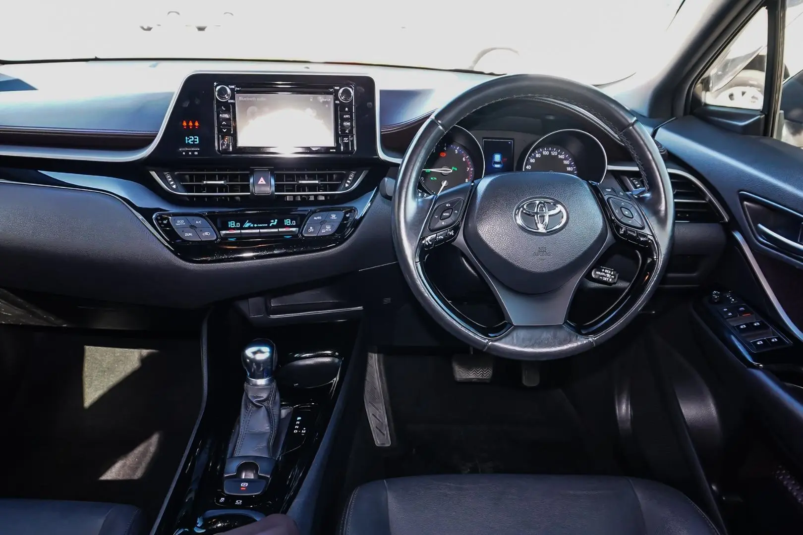 2017 Toyota C-HR Gallery Image 9