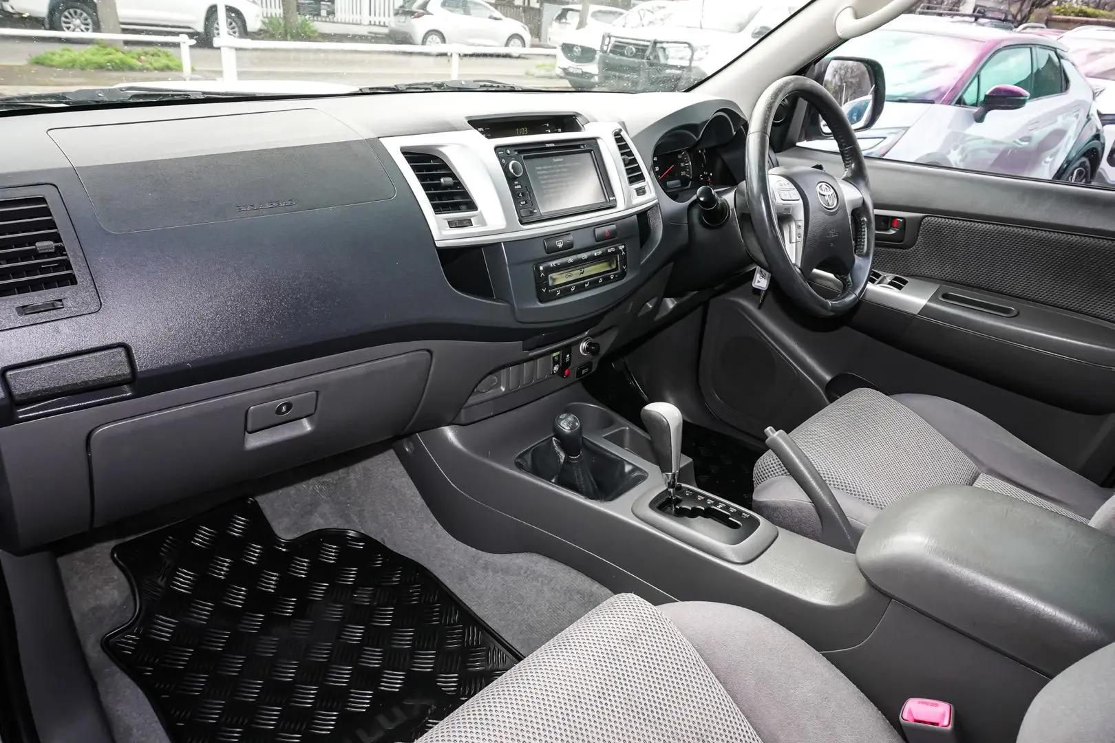 2013 Toyota Hilux Gallery Image 9