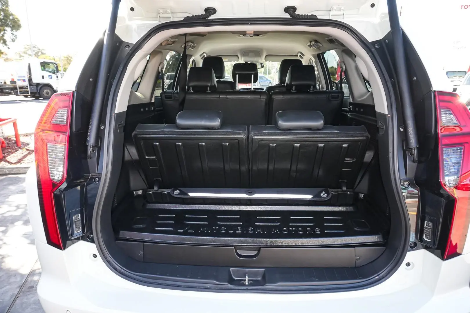 2022 Mitsubishi Pajero Sport Gallery Image 11