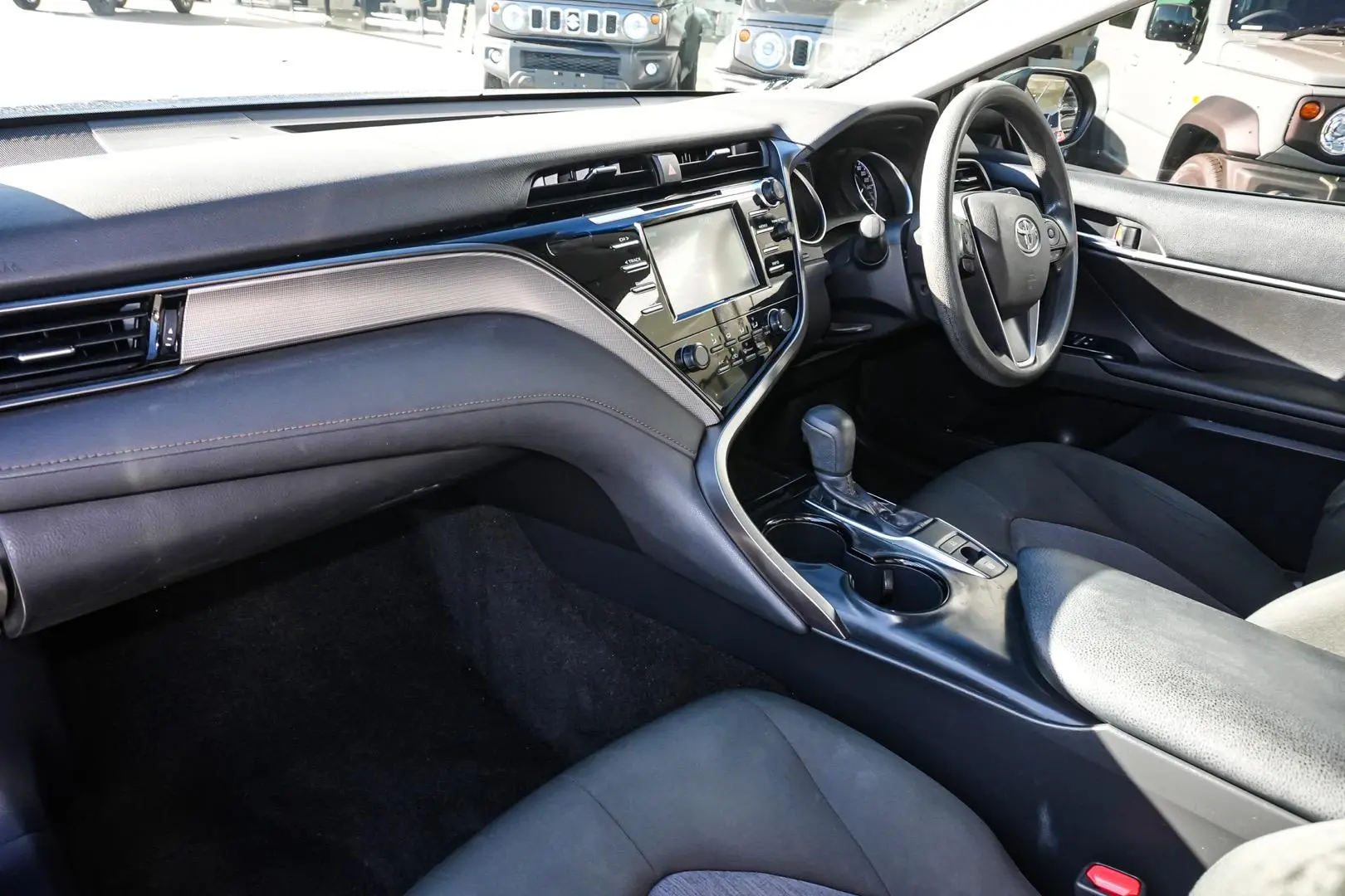 2019 Toyota Camry Gallery Image 10