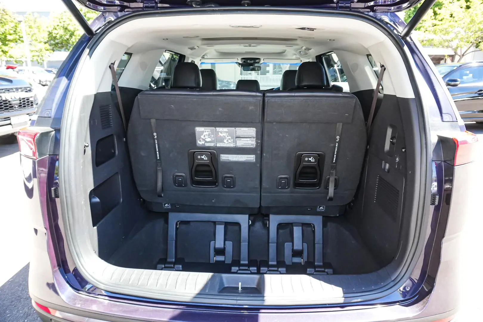 2022 Kia Carnival Gallery Image 13