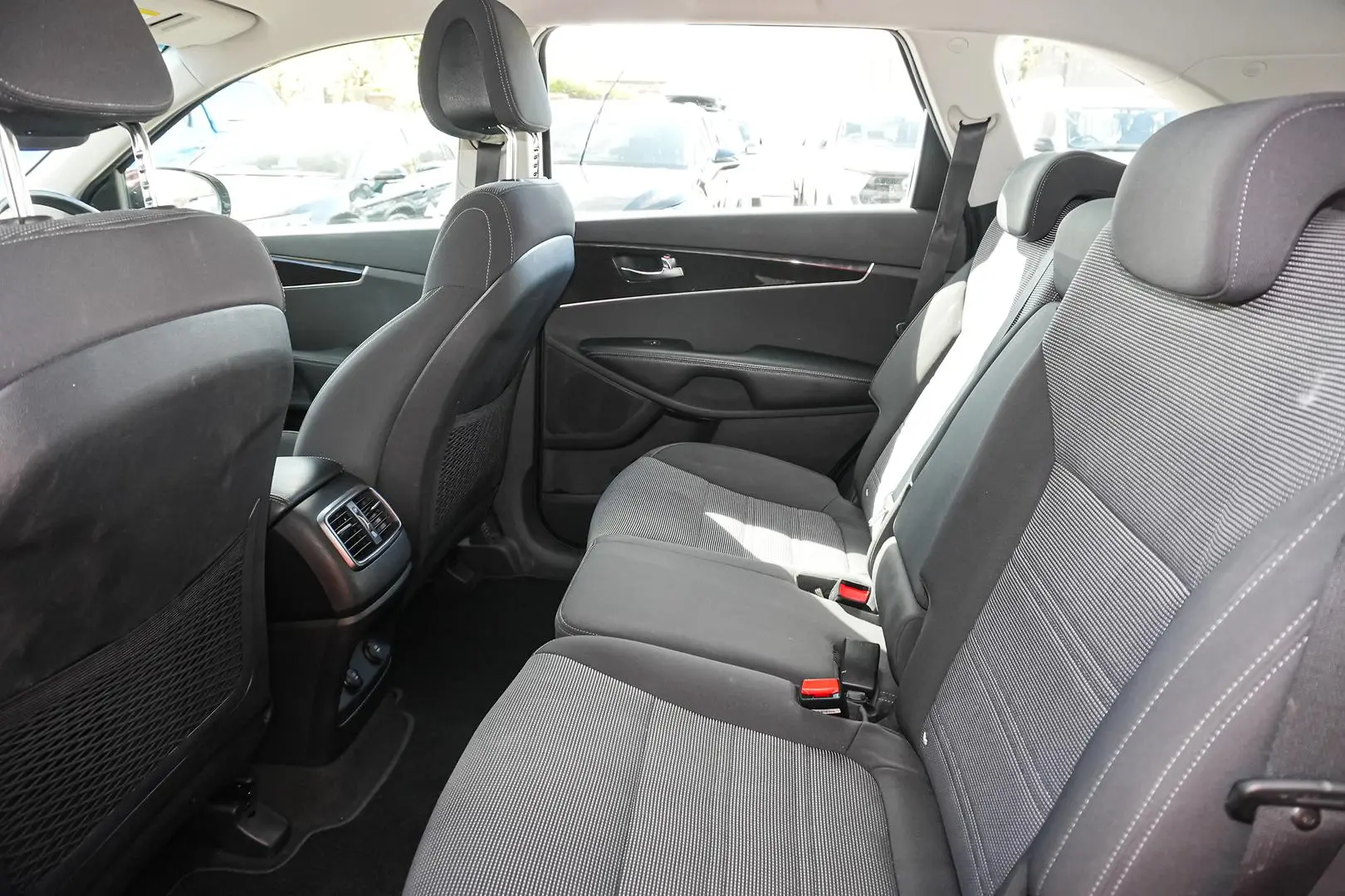 2016 Kia Sorento Gallery Image 7