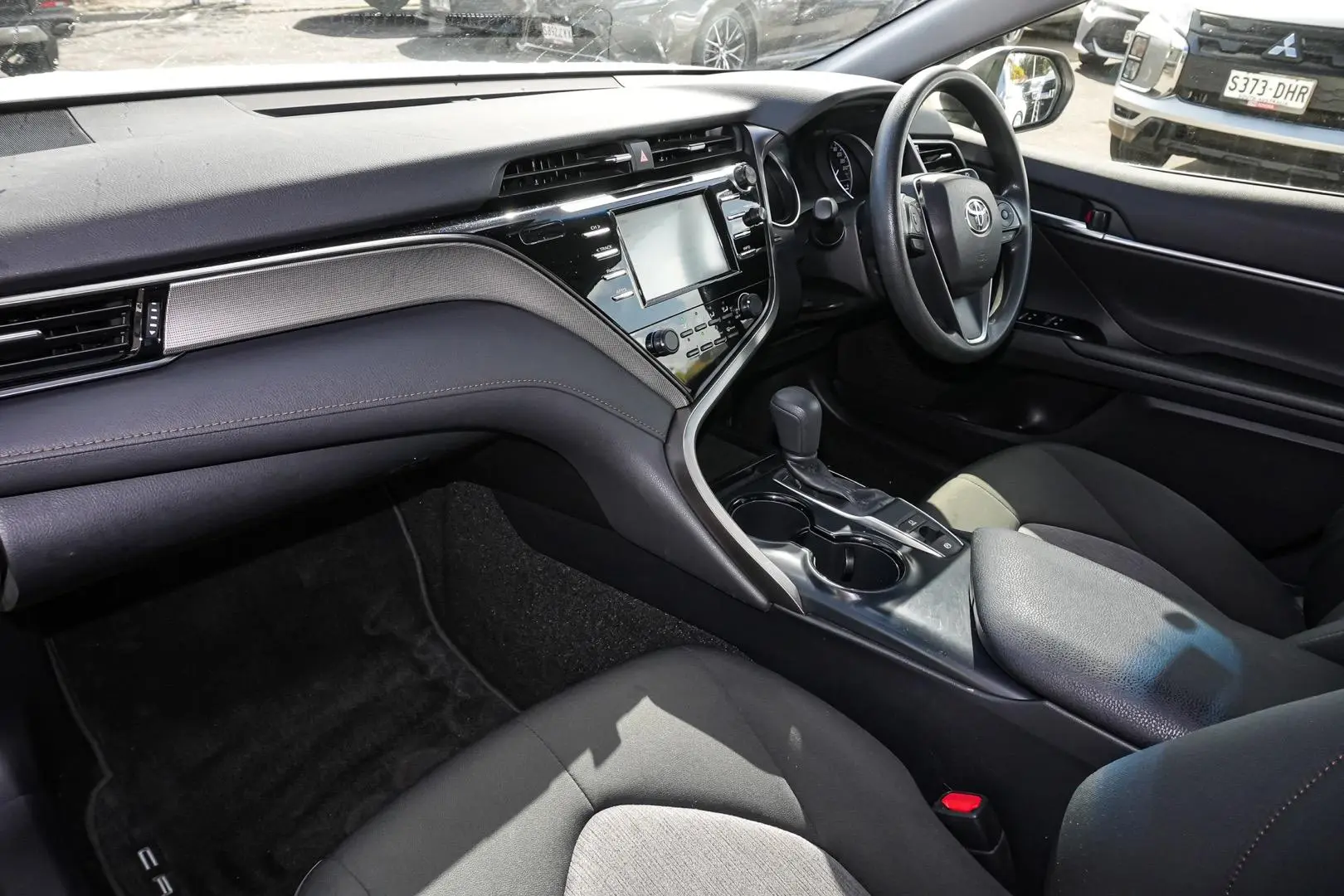 2019 Toyota Camry Gallery Image 9