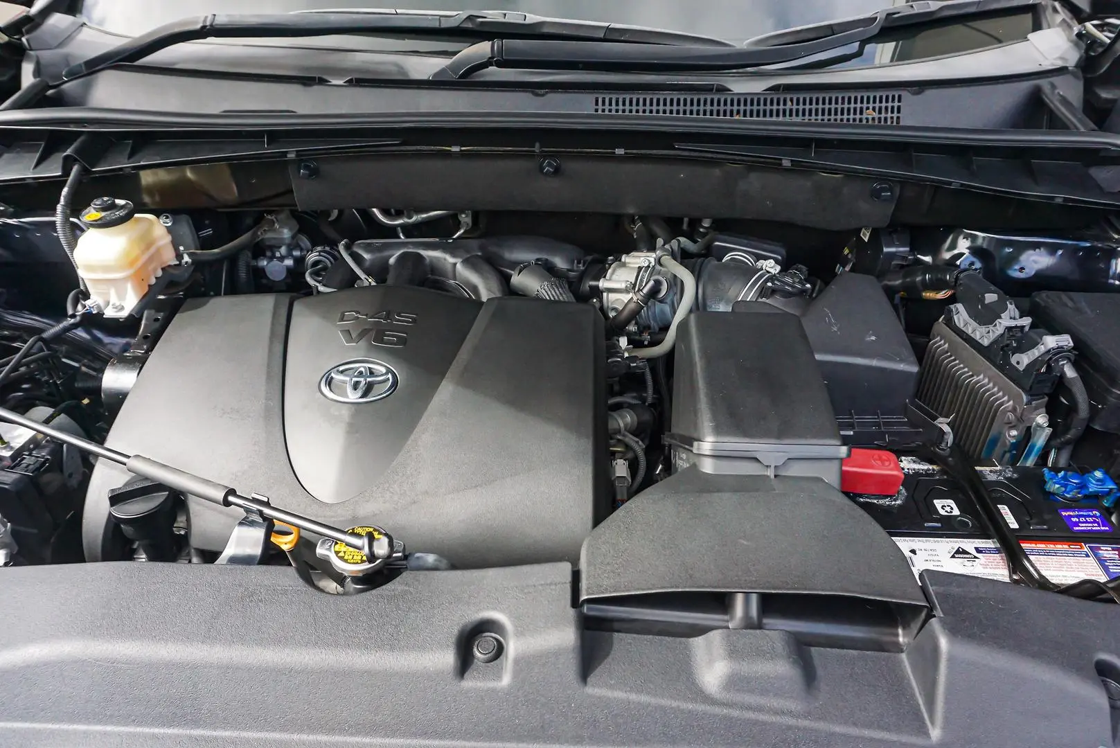 2016 Toyota Kluger Gallery Image 23