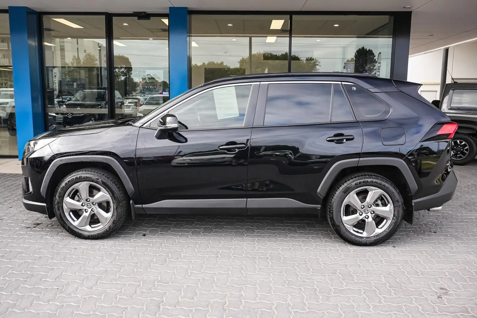 2021 Toyota RAV4 Gallery Image 4