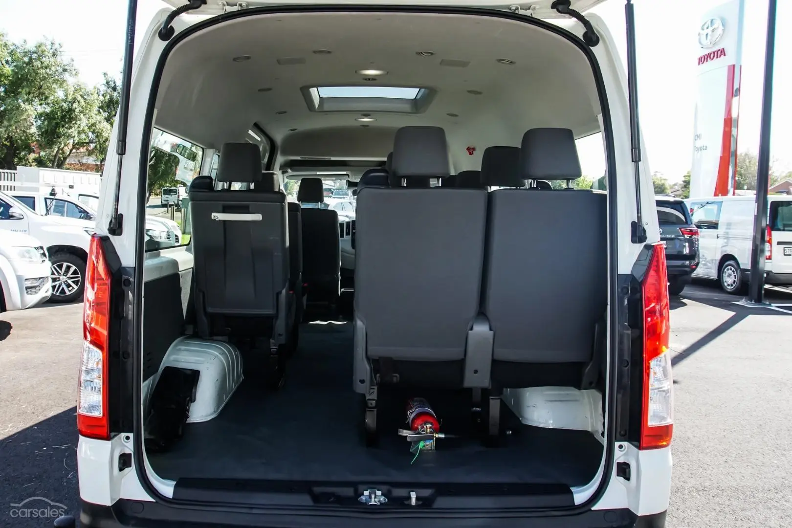 2019 Toyota Hiace Image 7