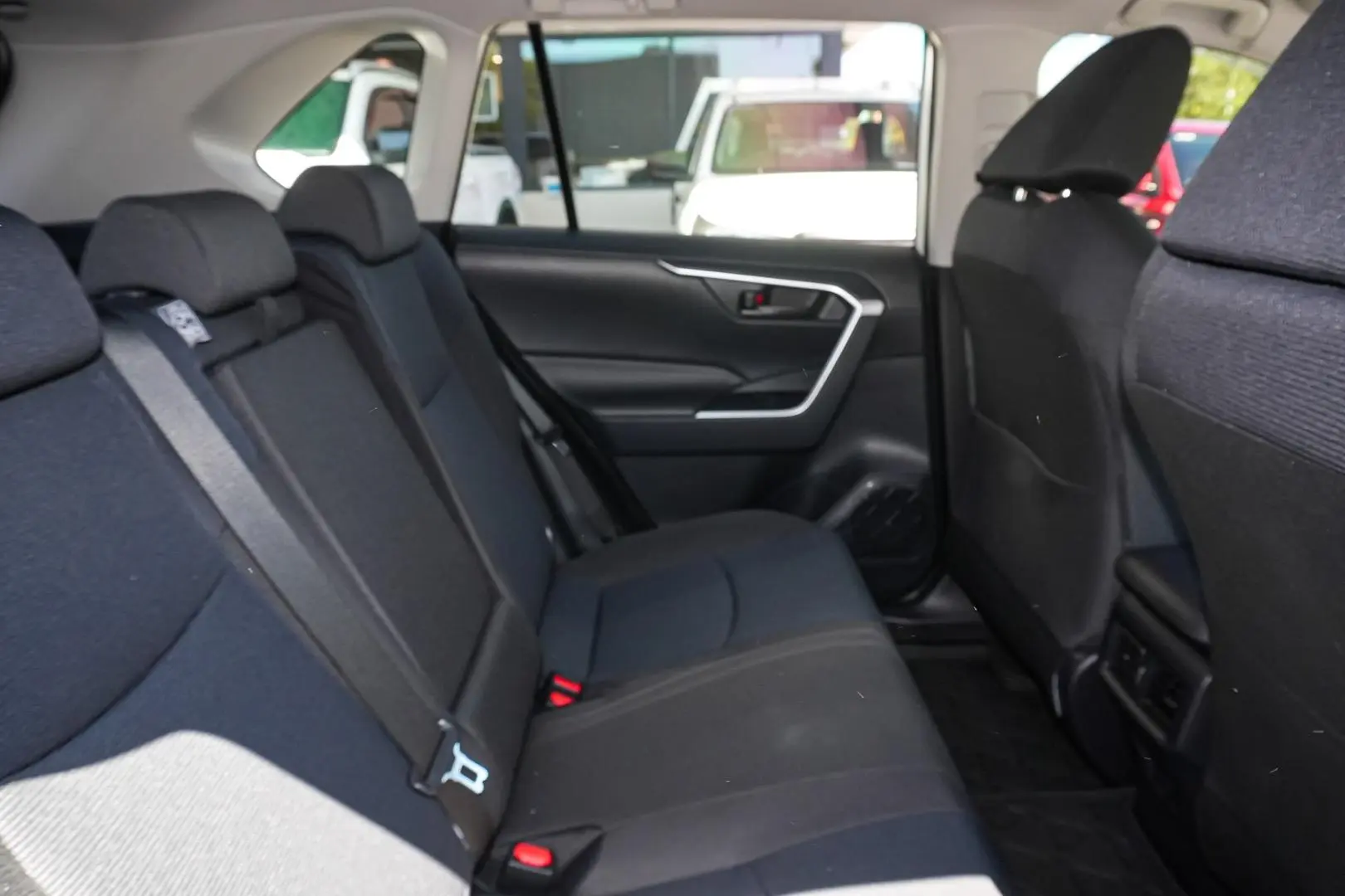 2019 Toyota RAV4 Gallery Image 8