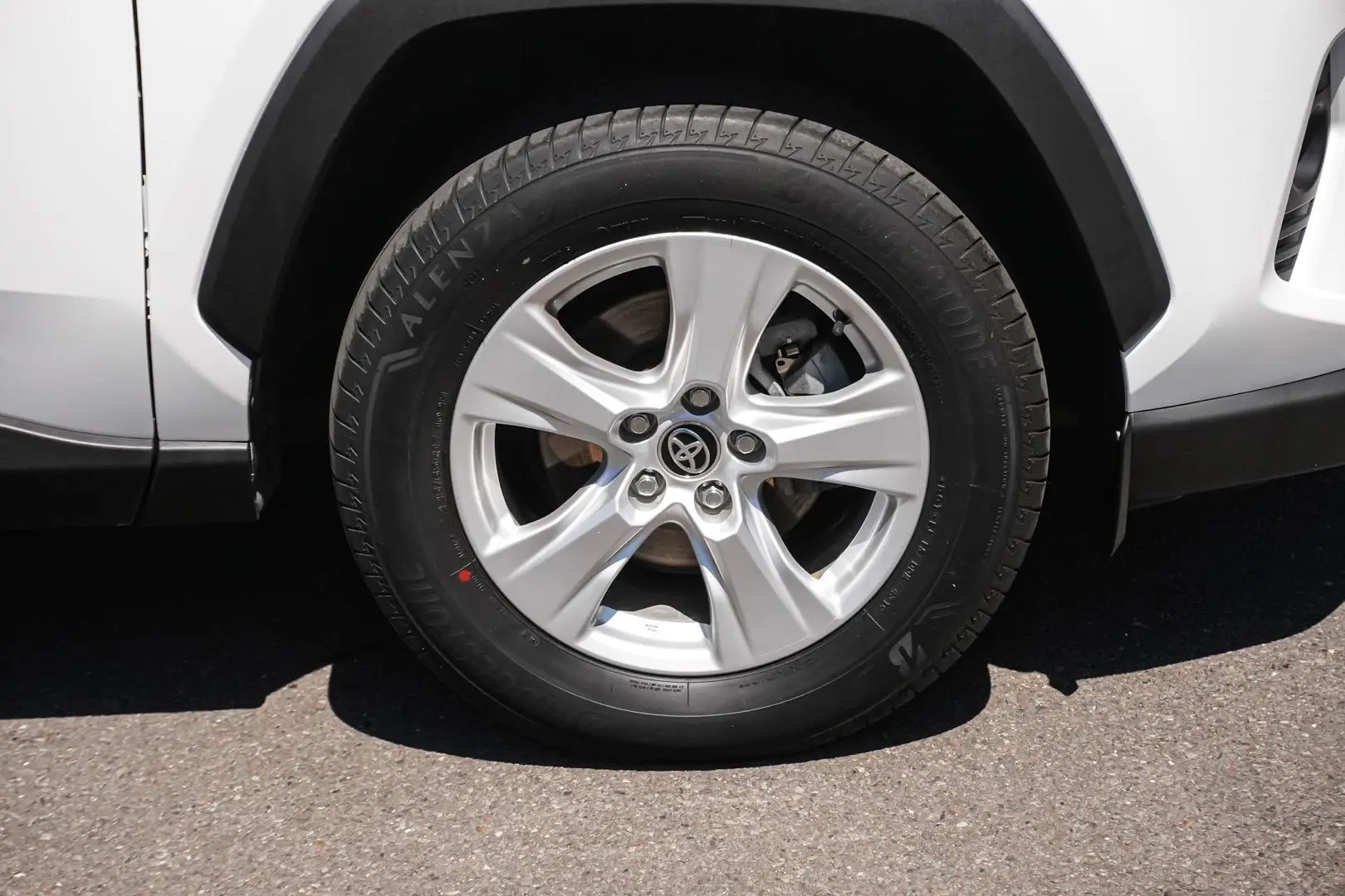 2019 Toyota RAV4 Gallery Image 12