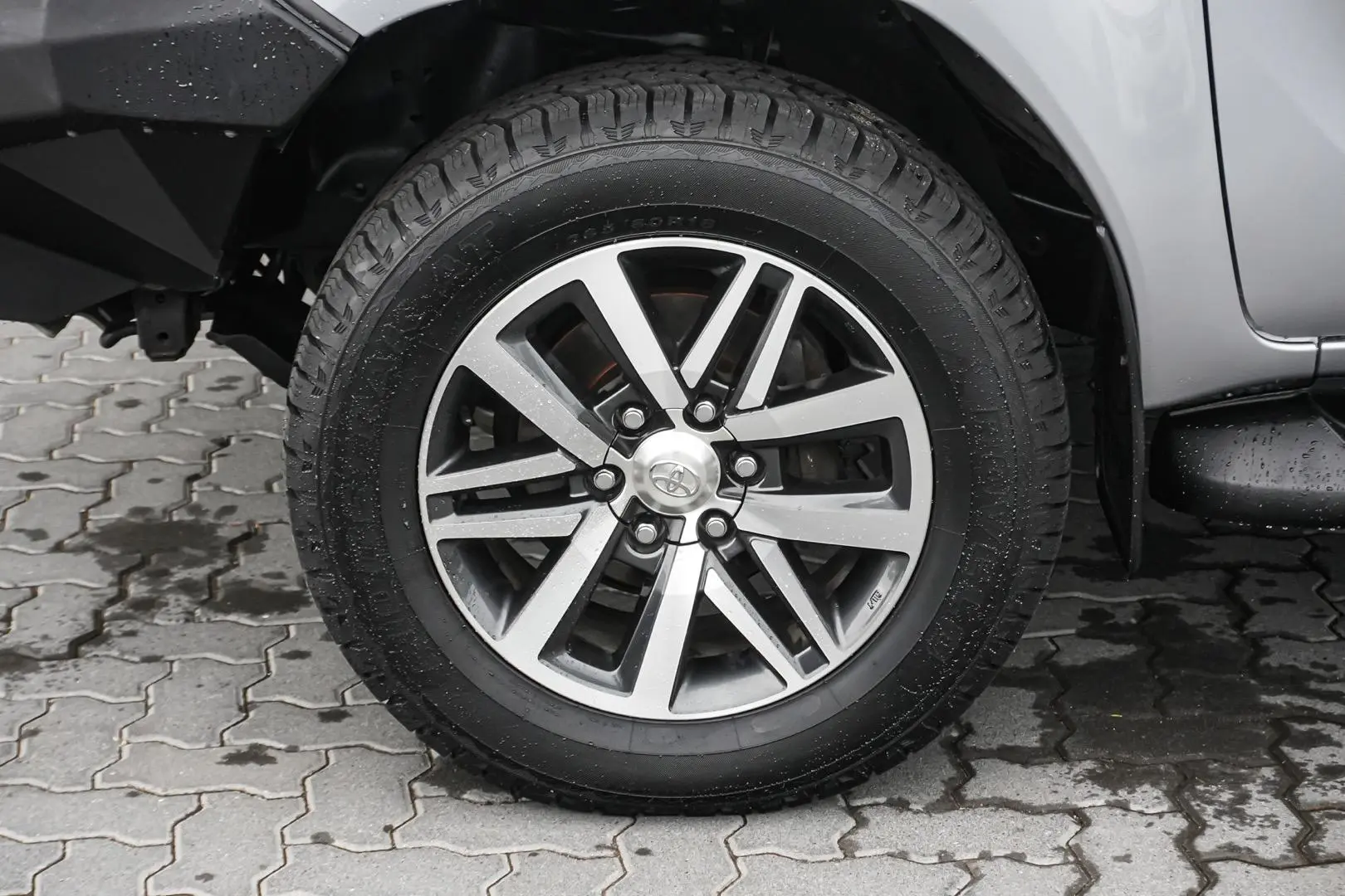 2018 Toyota Hilux Gallery Image 13