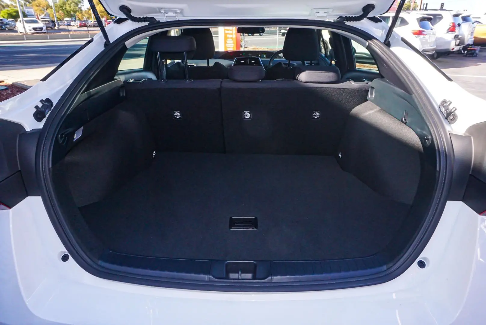 2021 Toyota Prius Gallery Image 10