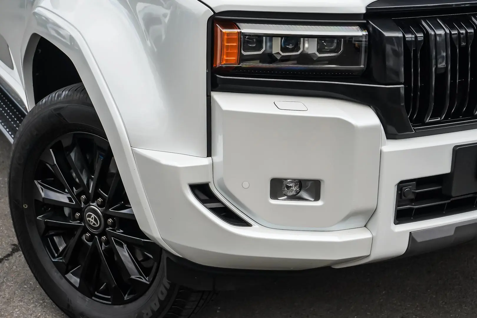 2025 Toyota Landcruiser Prado Gallery Image 13