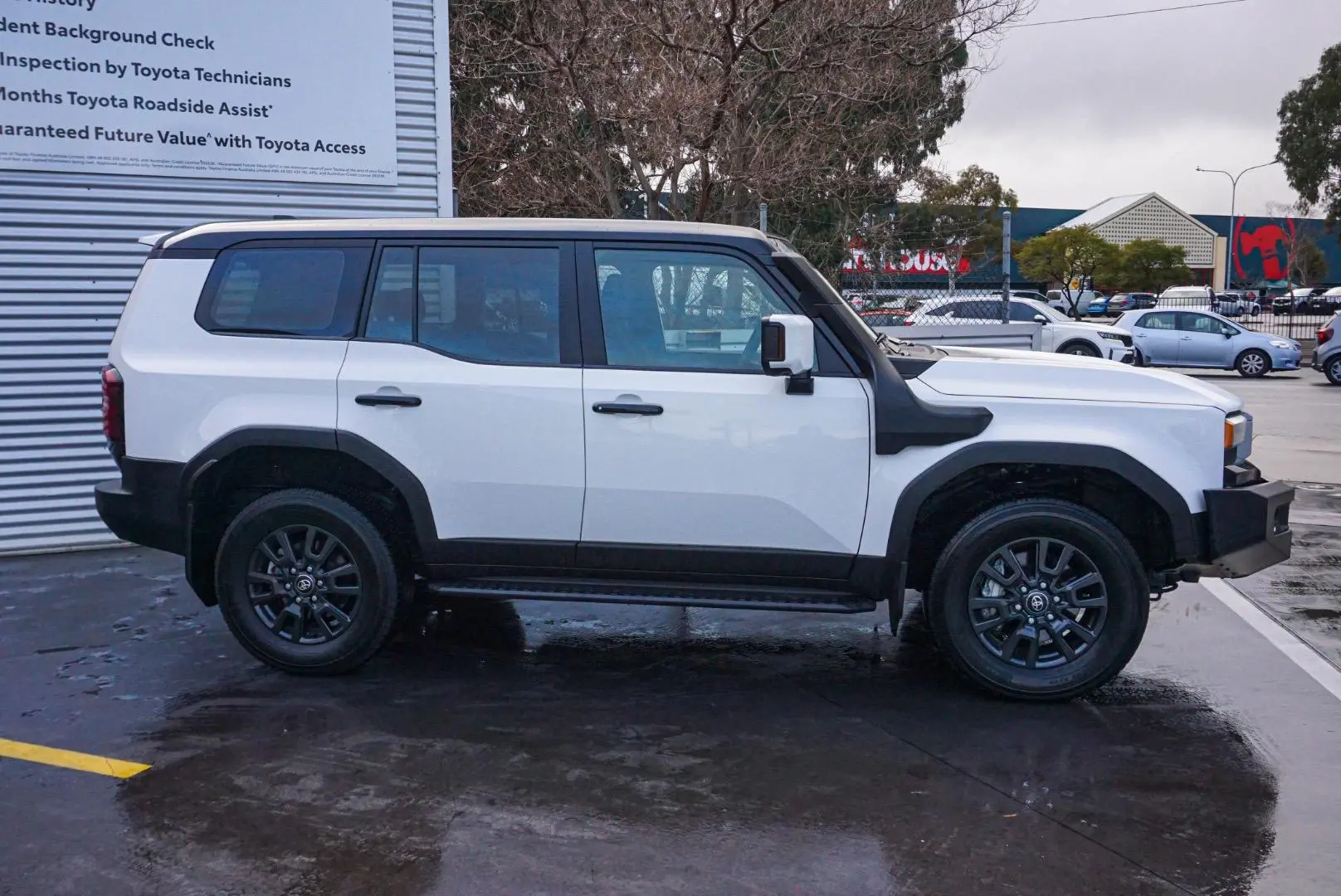 2025 Toyota Landcruiser Prado Gallery Image 4