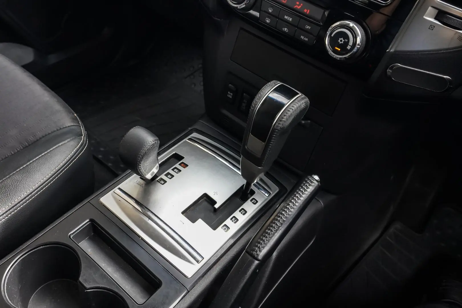 2018 Mitsubishi Pajero Gallery Image 18