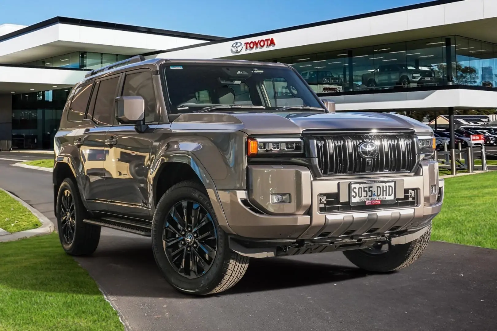 2025 Toyota Landcruiser Prado Image