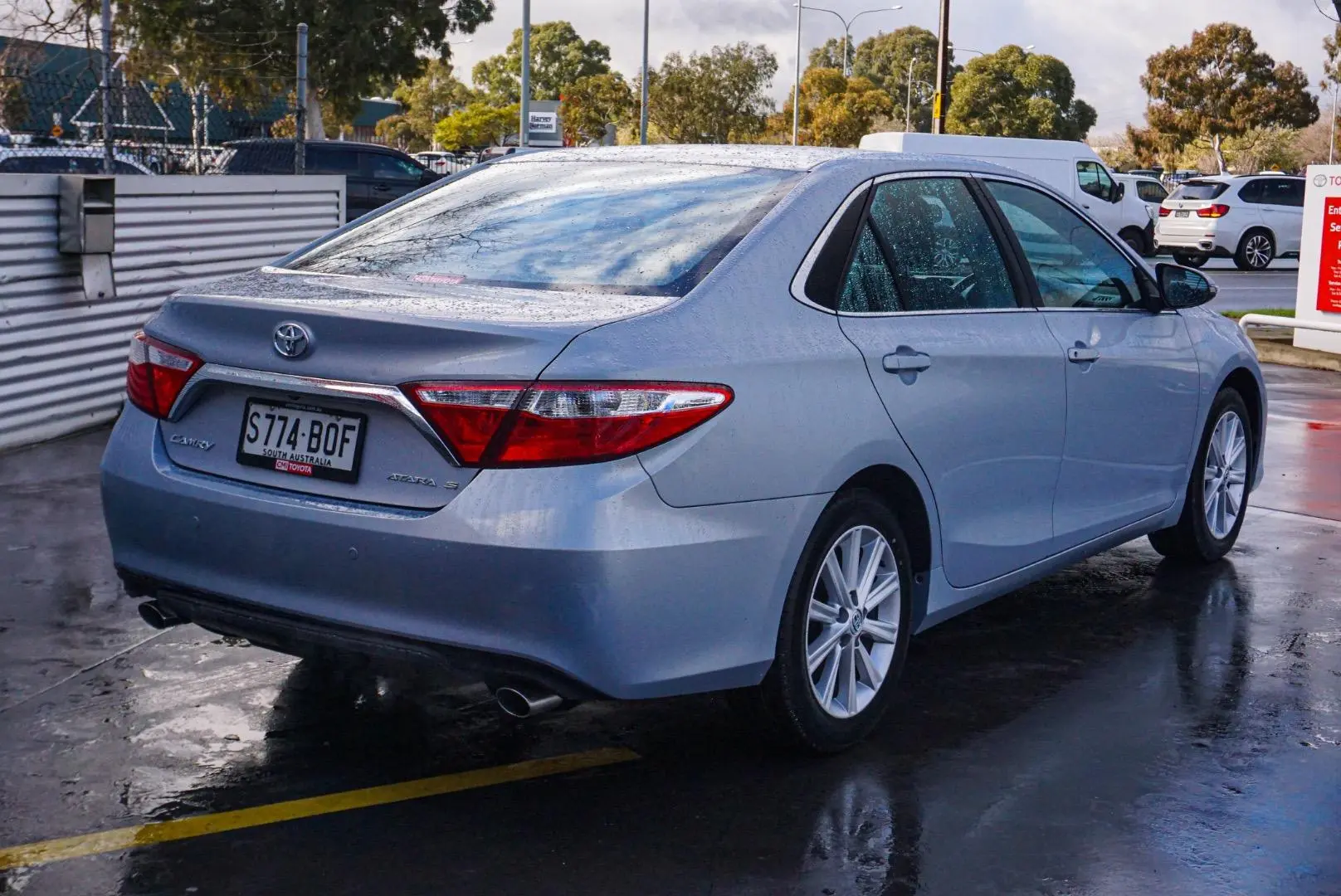 2015 Toyota Camry Gallery Image 3