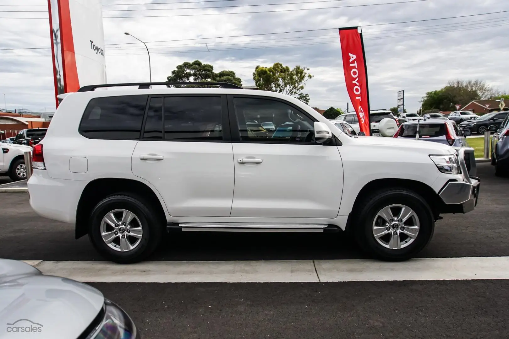 2017 Toyota Landcruiser Image 3