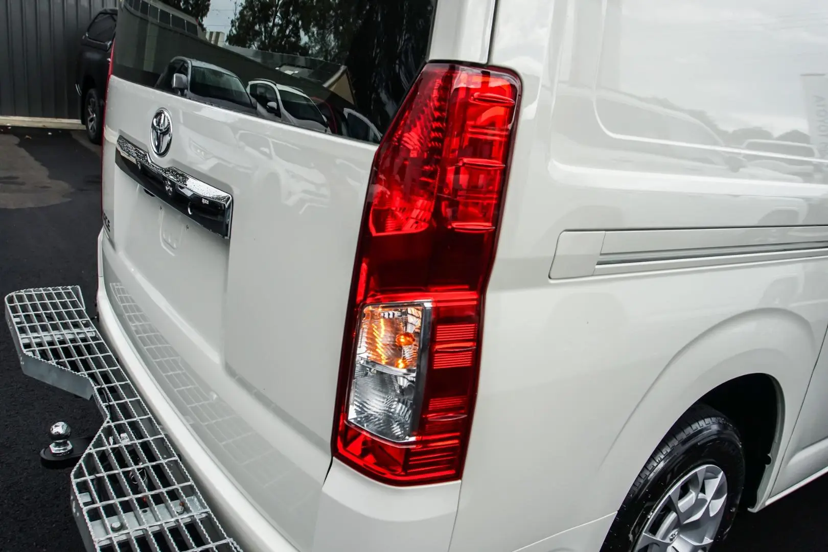 2021 Toyota Hiace Gallery Image 13