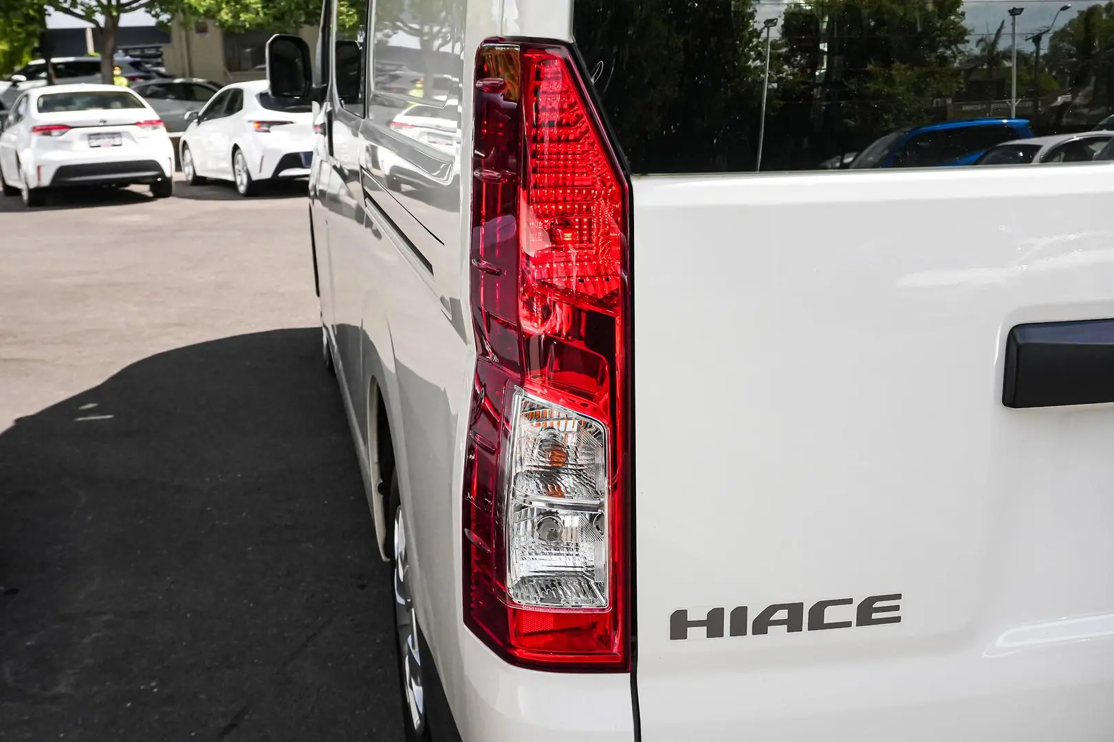 2020 Toyota Hiace Gallery Image 7