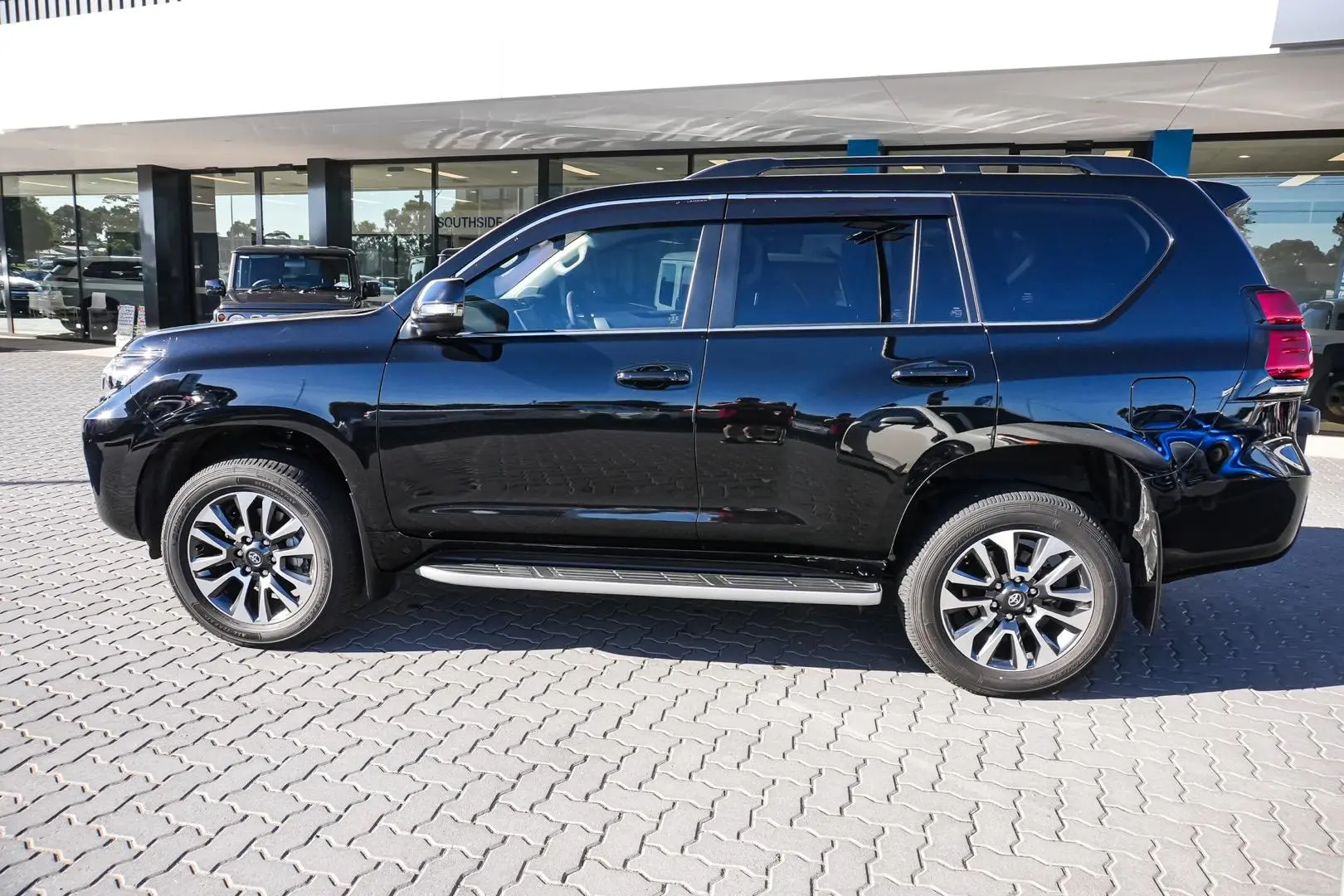 2023 Toyota Landcruiser Prado Gallery Image 4