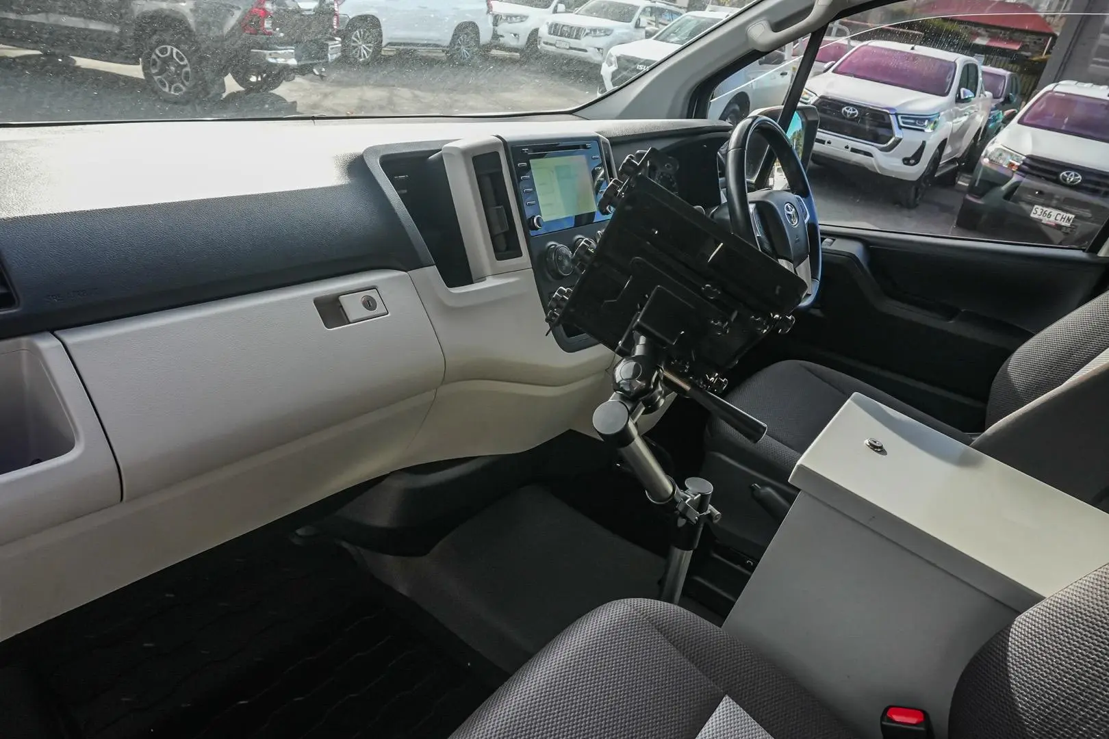 2019 Toyota Hiace Gallery Image 9