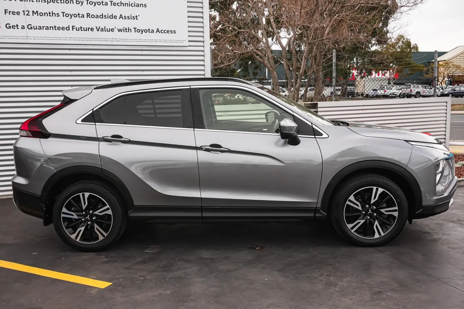 2020 Mitsubishi Eclipse Cross Gallery Image 4